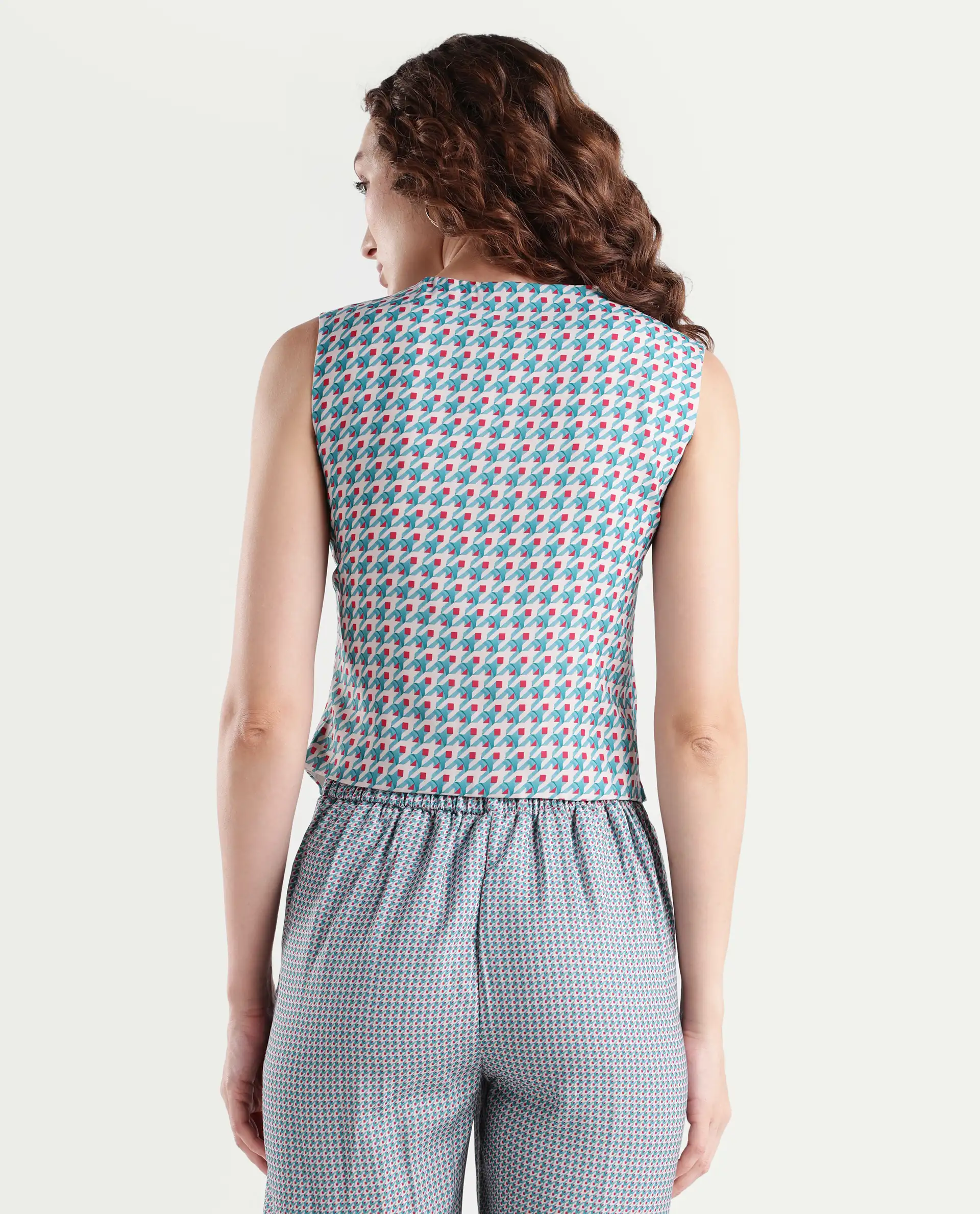 Rareism Women's Utkil Multi Polyester V-Neck Houndstooth Print Sleeveless Crop Regular Fit Top - Image 7