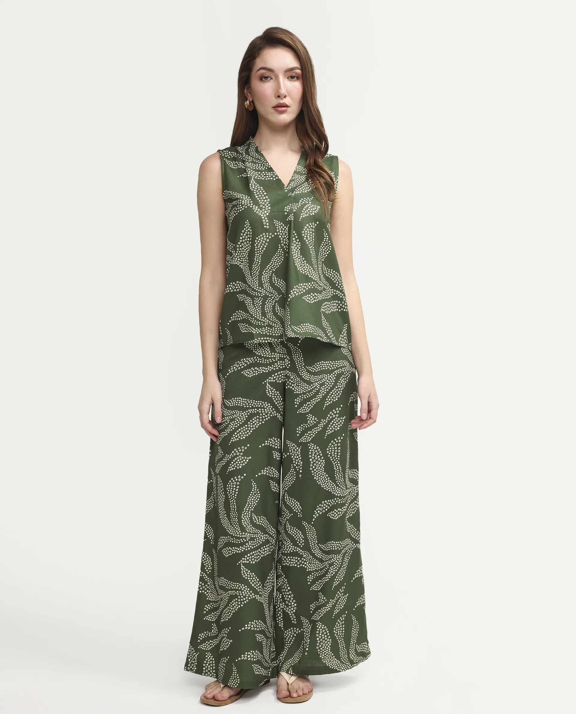 Rareism Women's Vadir-B Olive Polyester Wide Abstract Print Trouser - Image 2