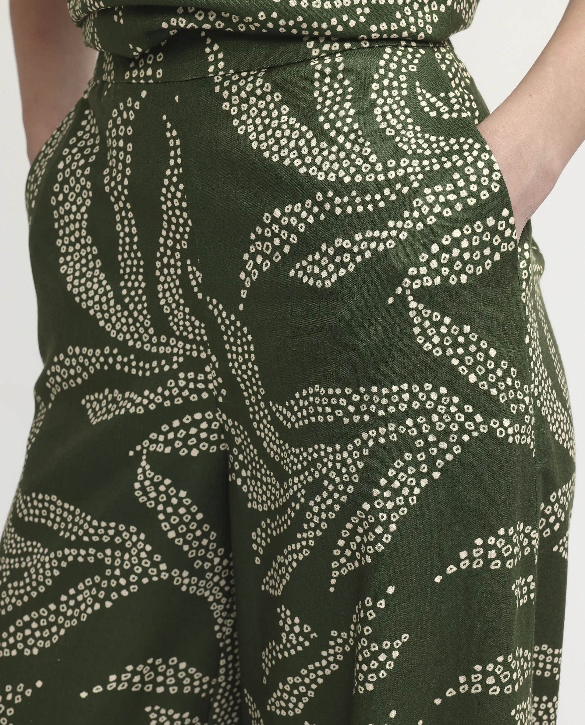 Rareism Women's Vadir-B Olive Polyester Wide Abstract Print Trouser - Image 4