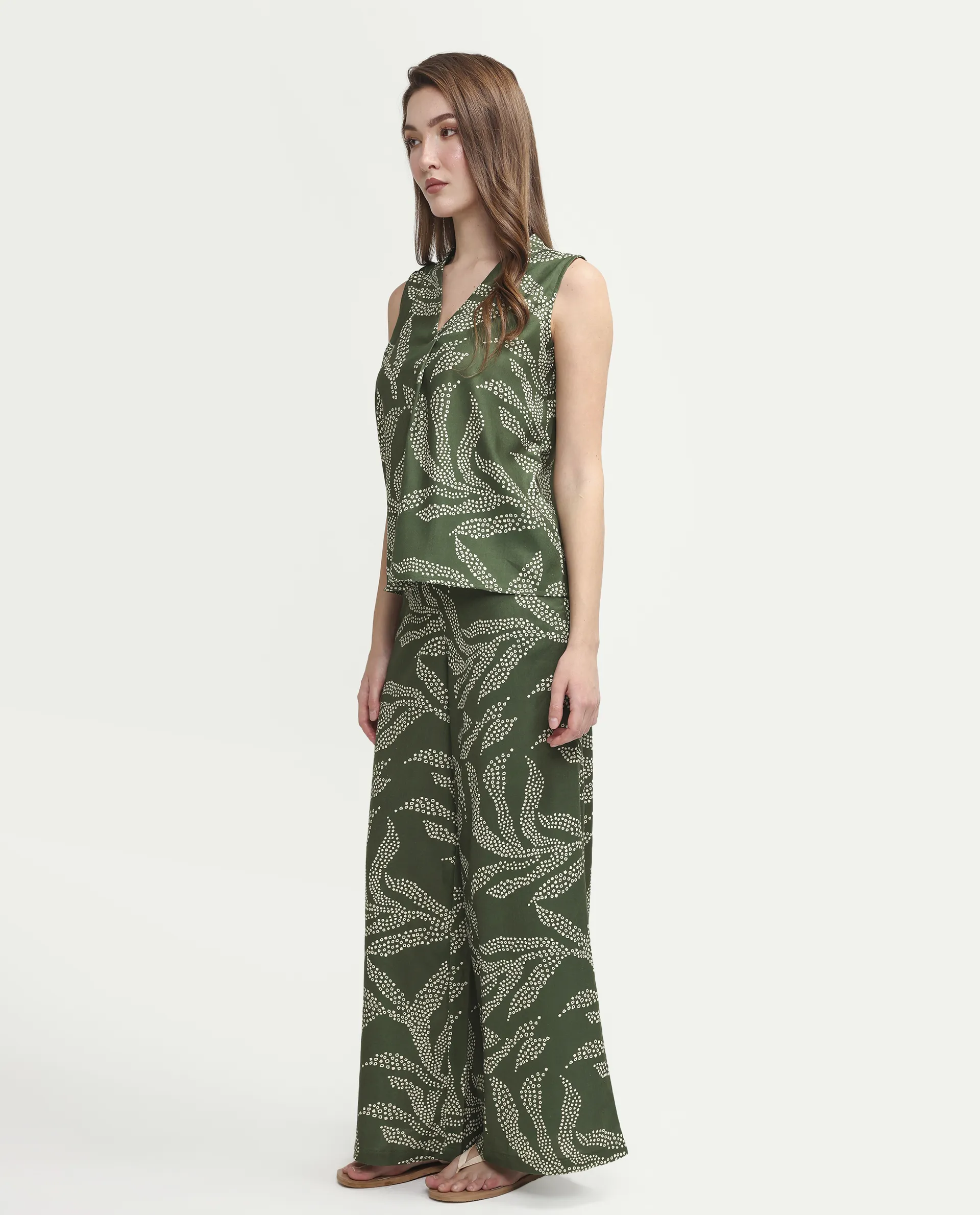 Rareism Women's Vadir-B Olive Polyester Wide Abstract Print Trouser - Image 5