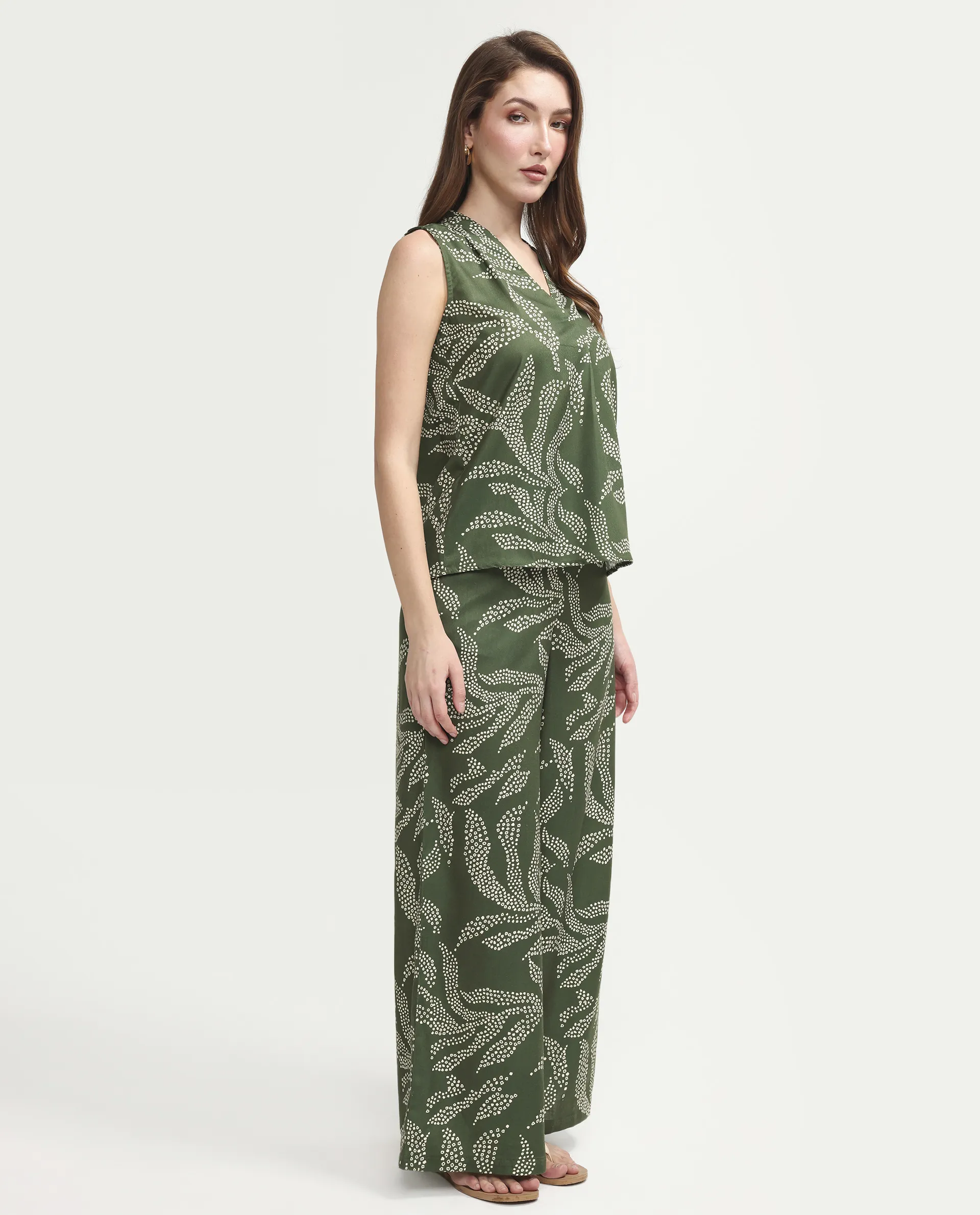 Rareism Women's Vadir-B Olive Polyester Wide Abstract Print Trouser - Image 6