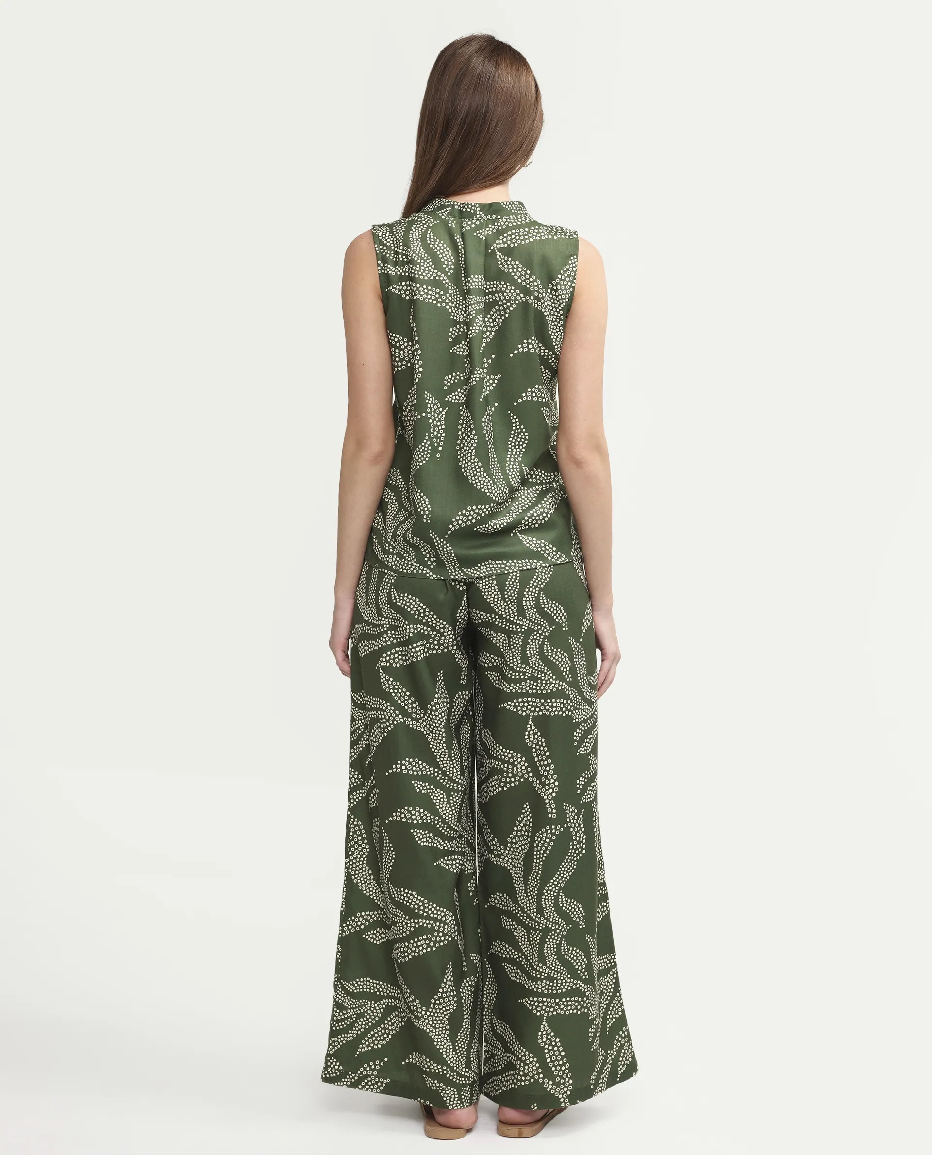 Rareism Women's Vadir-B Olive Polyester Wide Abstract Print Trouser - Image 7