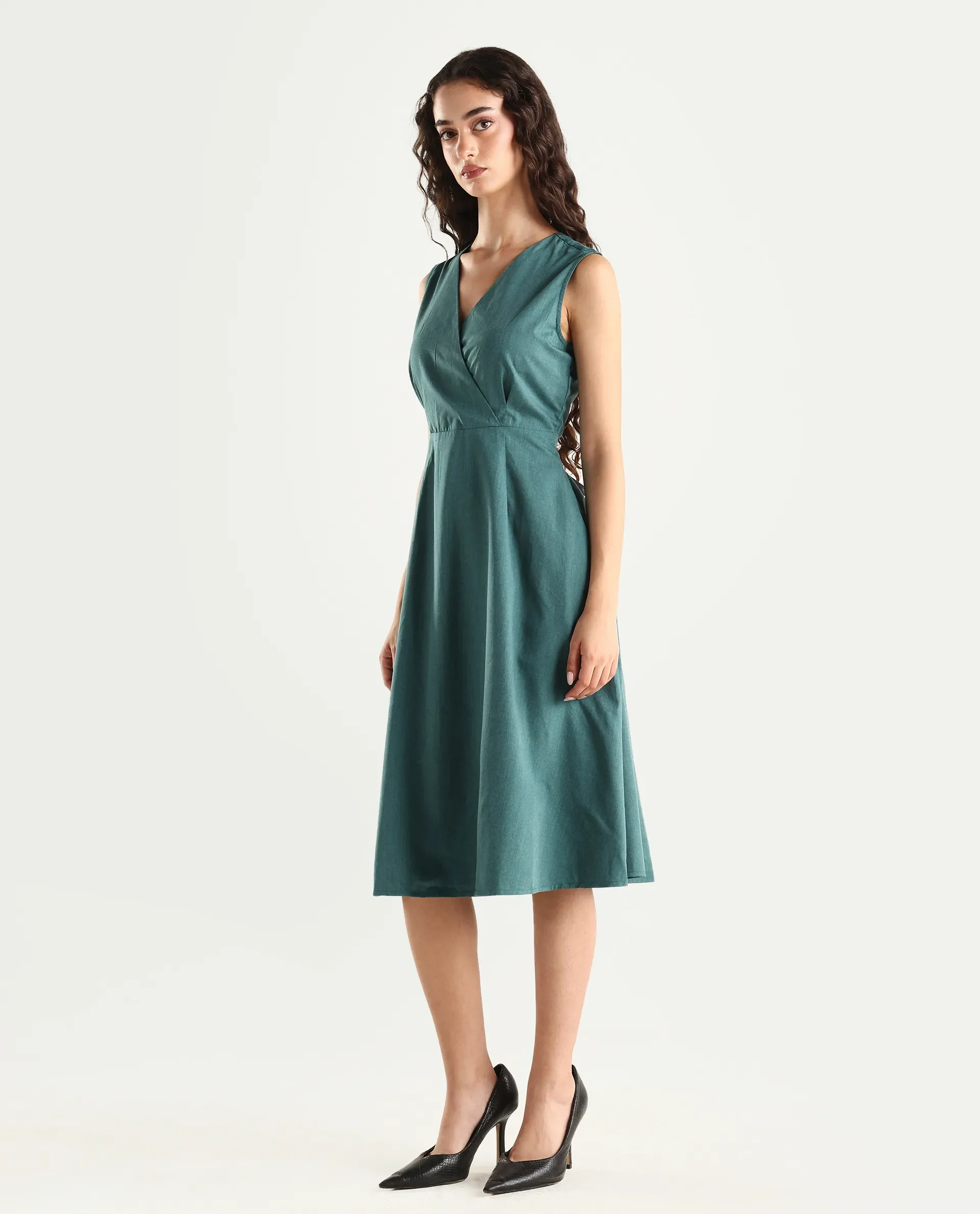 Rareism Women's Valmode Green Polyester Blend Overlap Neck Plain Sleeveless Midi Fit And Flare Dress - Image 5