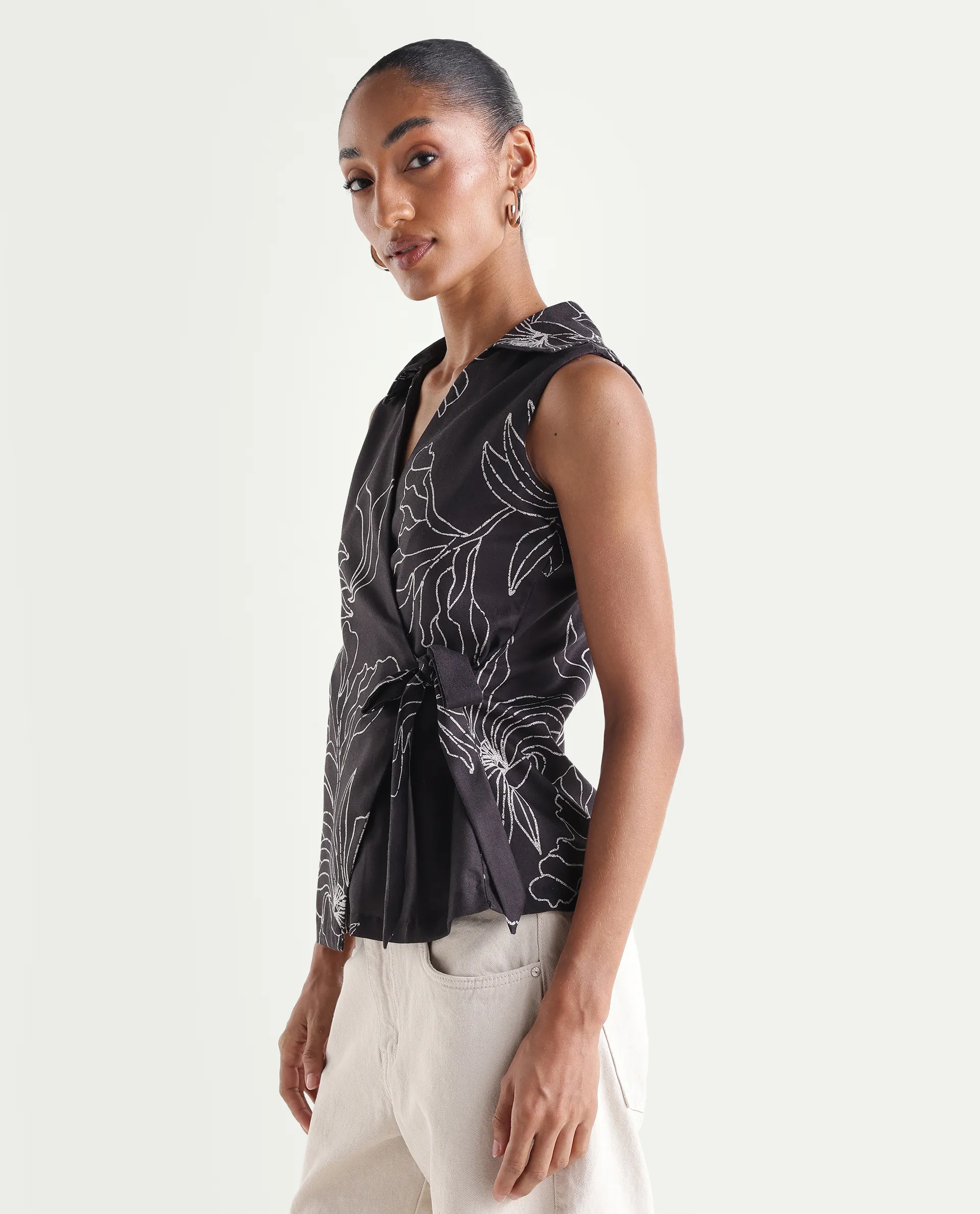 Rareism Women's Vanfu Black Polyester Sleeveless Regular Fit Floral Print Top - Image 5