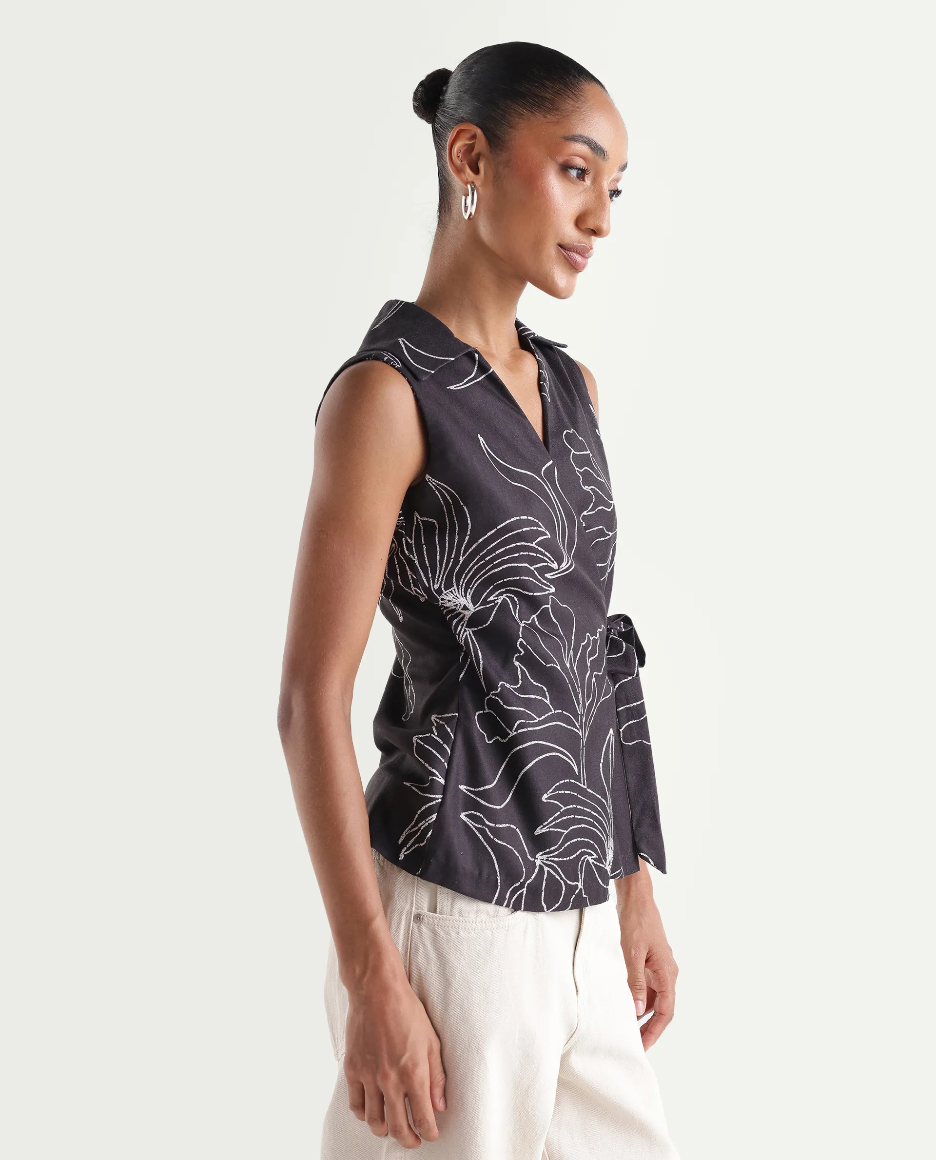 Rareism Women's Vanfu Black Polyester Sleeveless Regular Fit Floral Print Top - Image 6