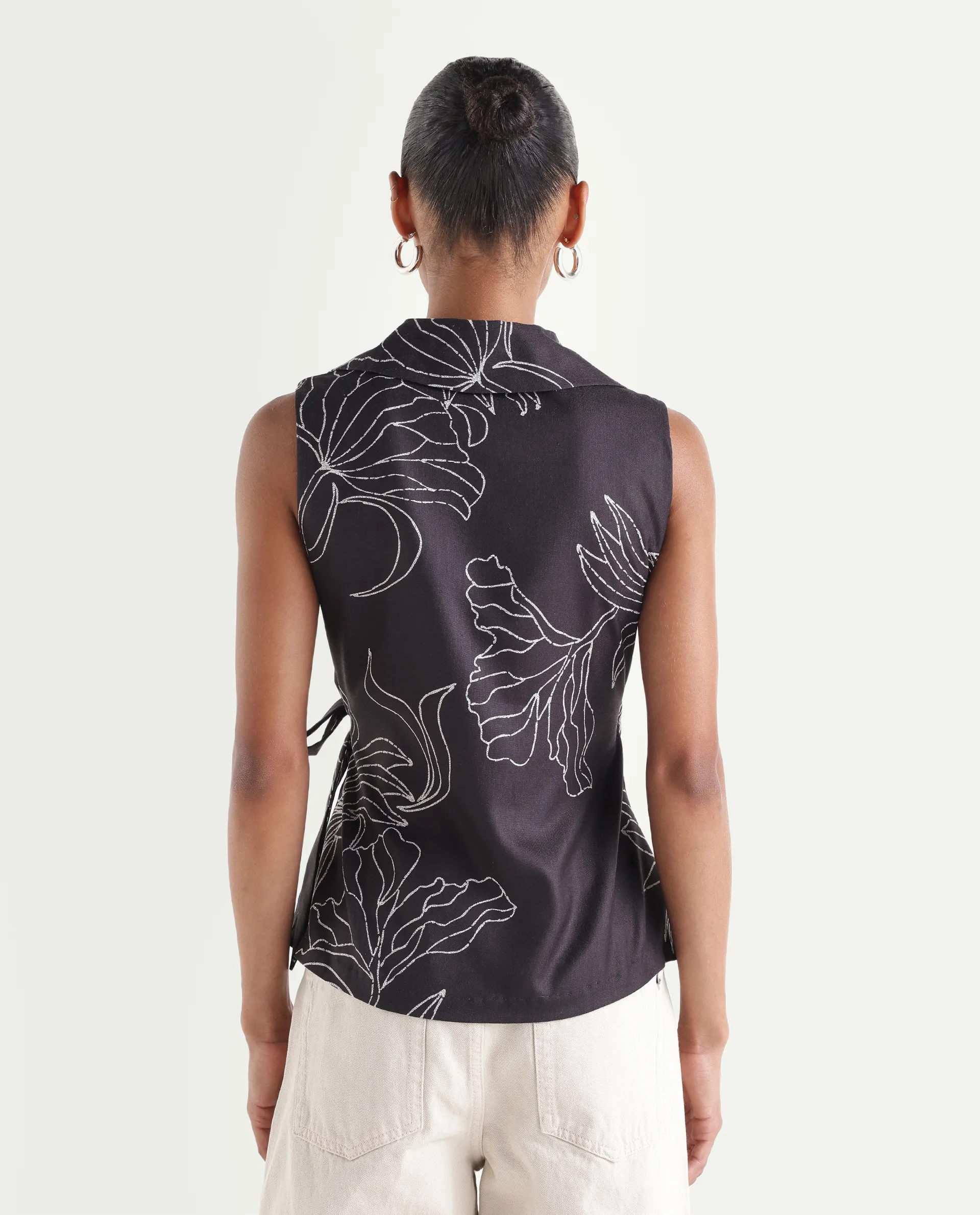 Rareism Women's Vanfu Black Polyester Sleeveless Regular Fit Floral Print Top - Image 7