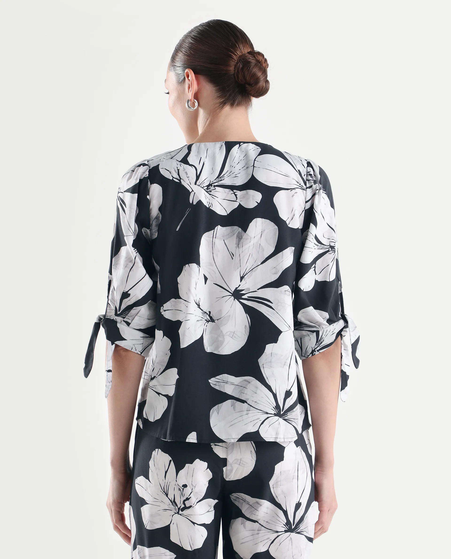 Rareism Women's Vasha-T Black Viscose Half Sleeve Relaxed Fit Floral Print Top - Image 7
