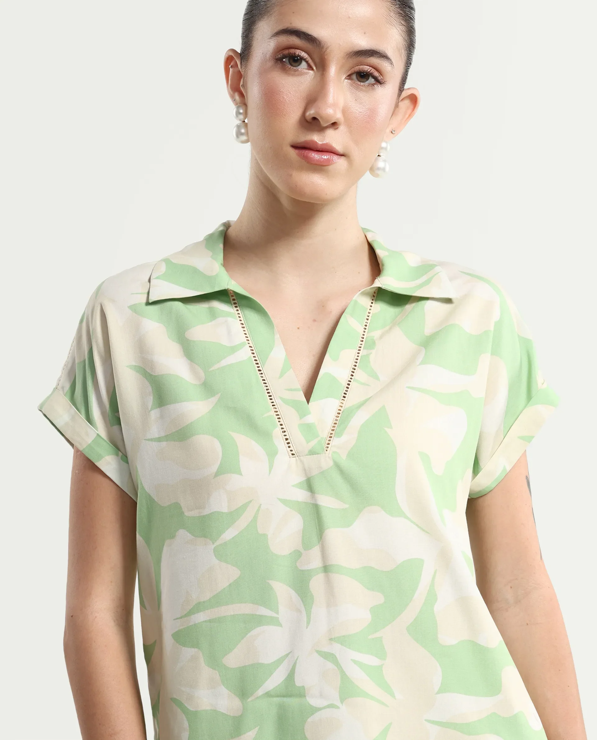 Rareism Women's Vasin-T Light Green Viscose Johnny Collar Boxy Abstract Print Top - Image 4