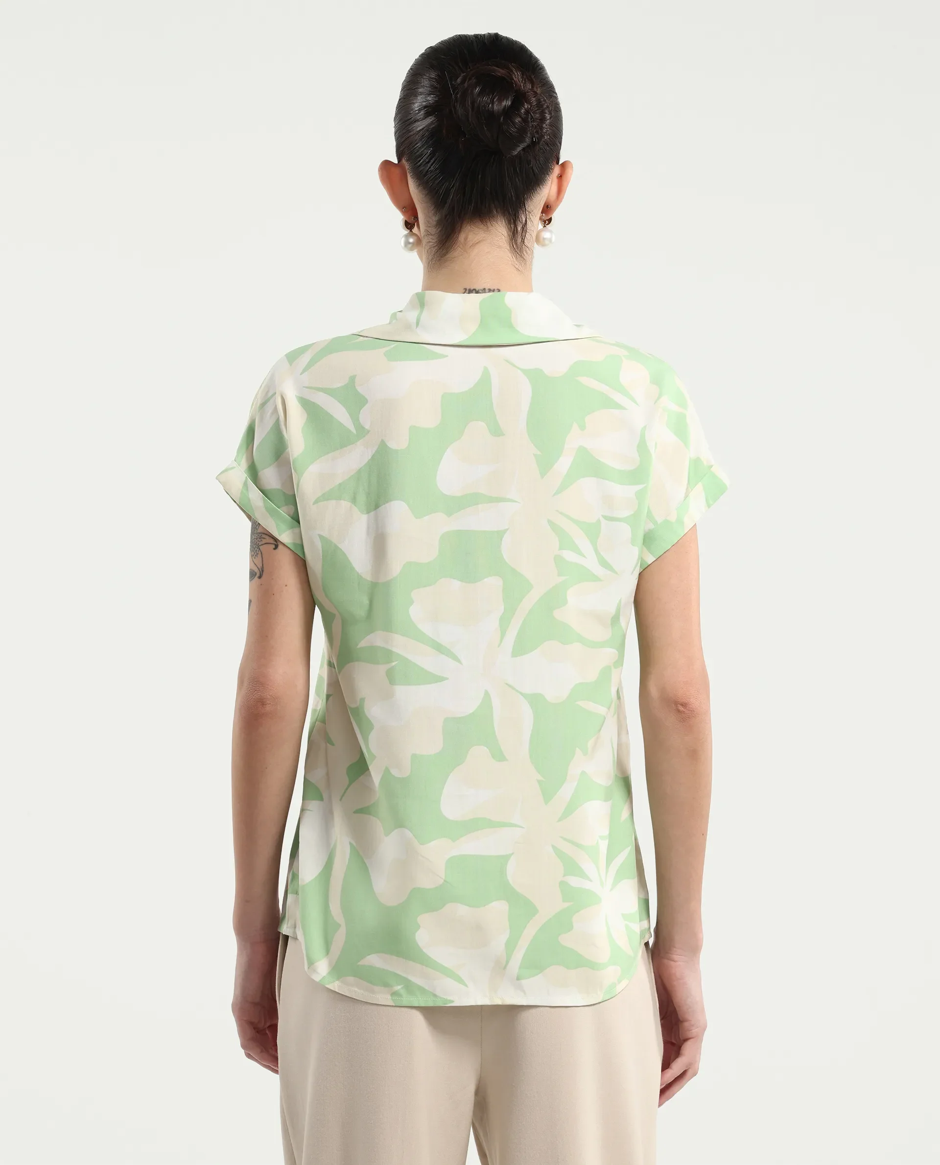 Rareism Women's Vasin-T Light Green Viscose Johnny Collar Boxy Abstract Print Top - Image 7