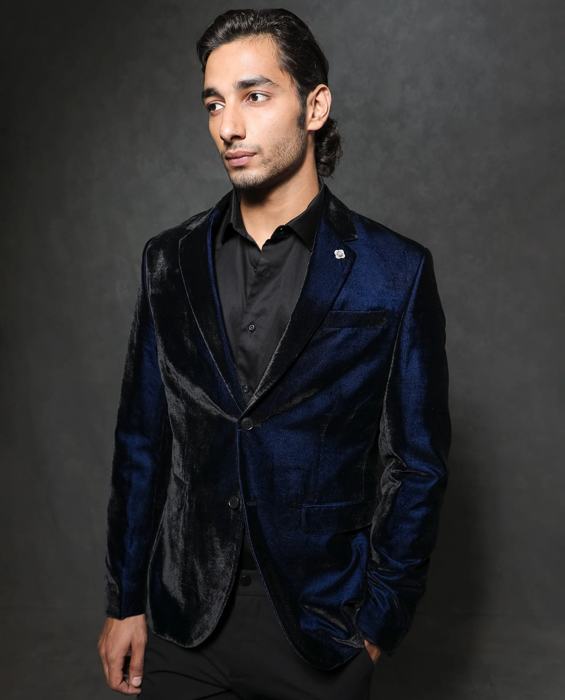 Rare Rabbit Men's Velter Dark Blue Velvet Plain Tailored Fit Full Sleeve Lapel Neck Blazer - Image 5