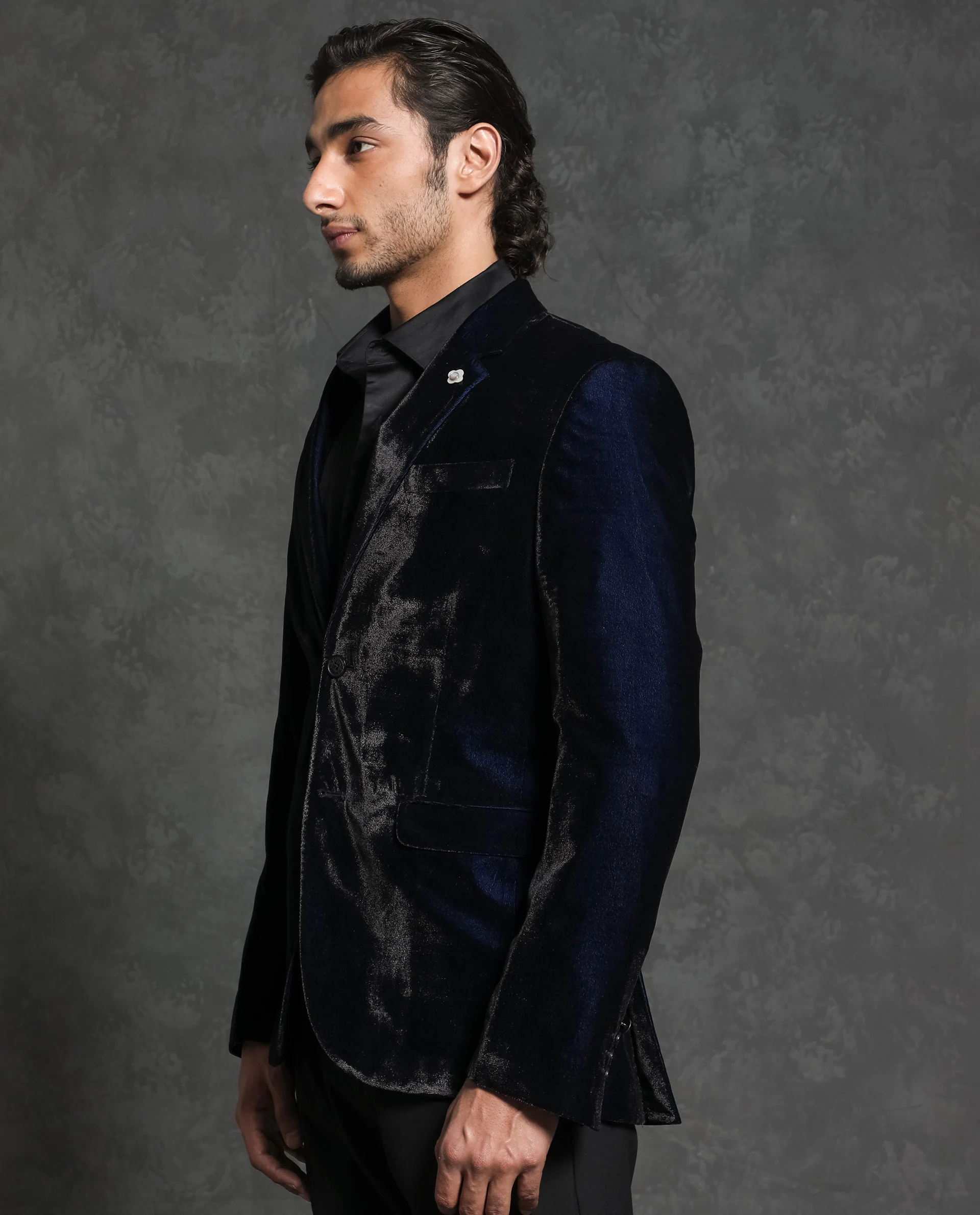 Rare Rabbit Men's Velter Dark Blue Velvet Plain Tailored Fit Full Sleeve Lapel Neck Blazer - Image 6