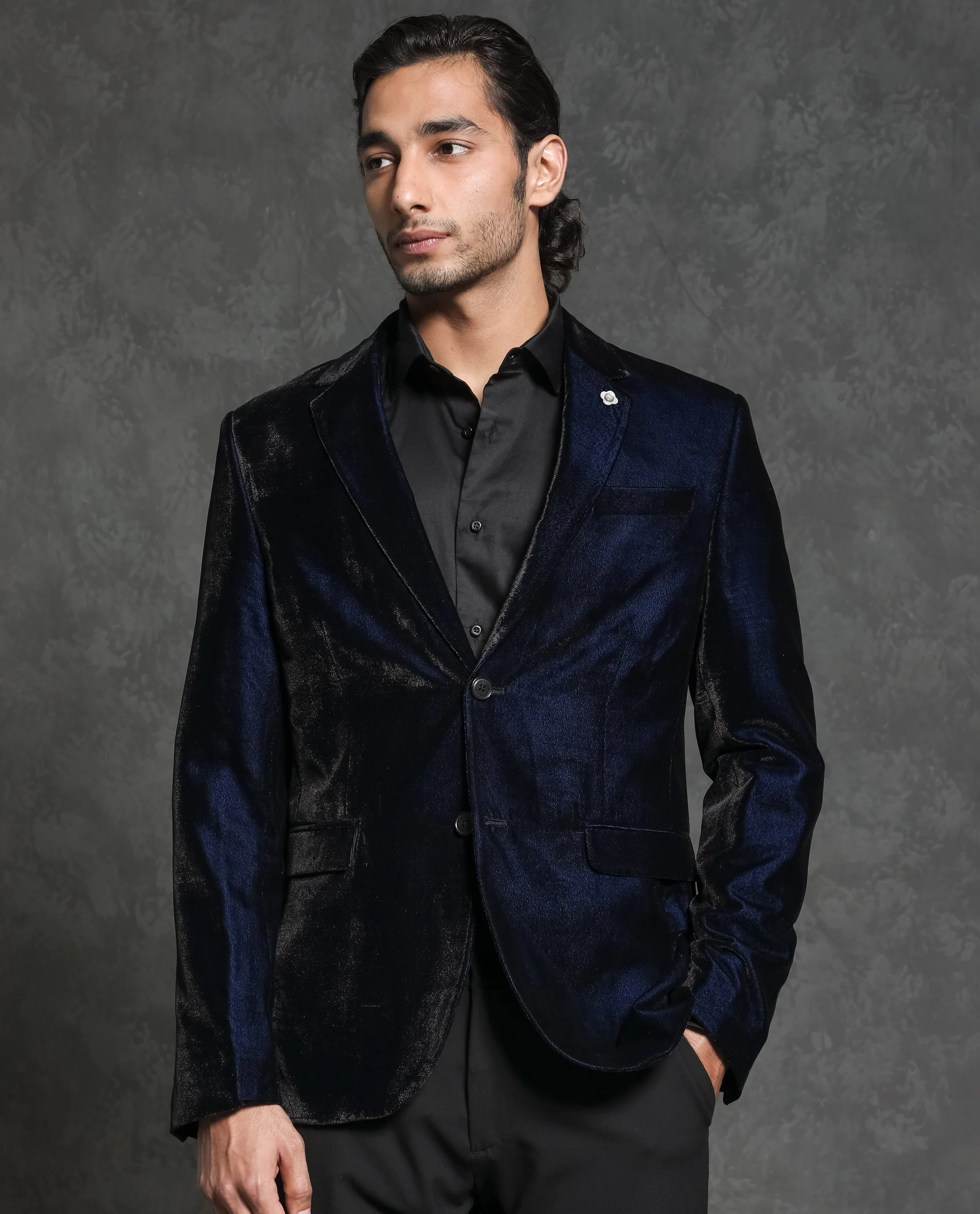 Rare Rabbit Men's Velter Dark Blue Velvet Plain Tailored Fit Full Sleeve Lapel Neck Blazer - Image 7