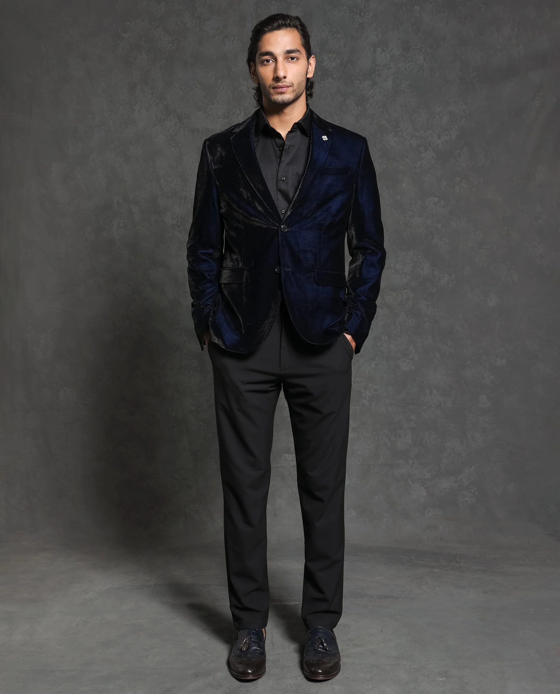 Rare Rabbit Men's Velter Dark Blue Velvet Plain Tailored Fit Full Sleeve Lapel Neck Blazer - Image 8