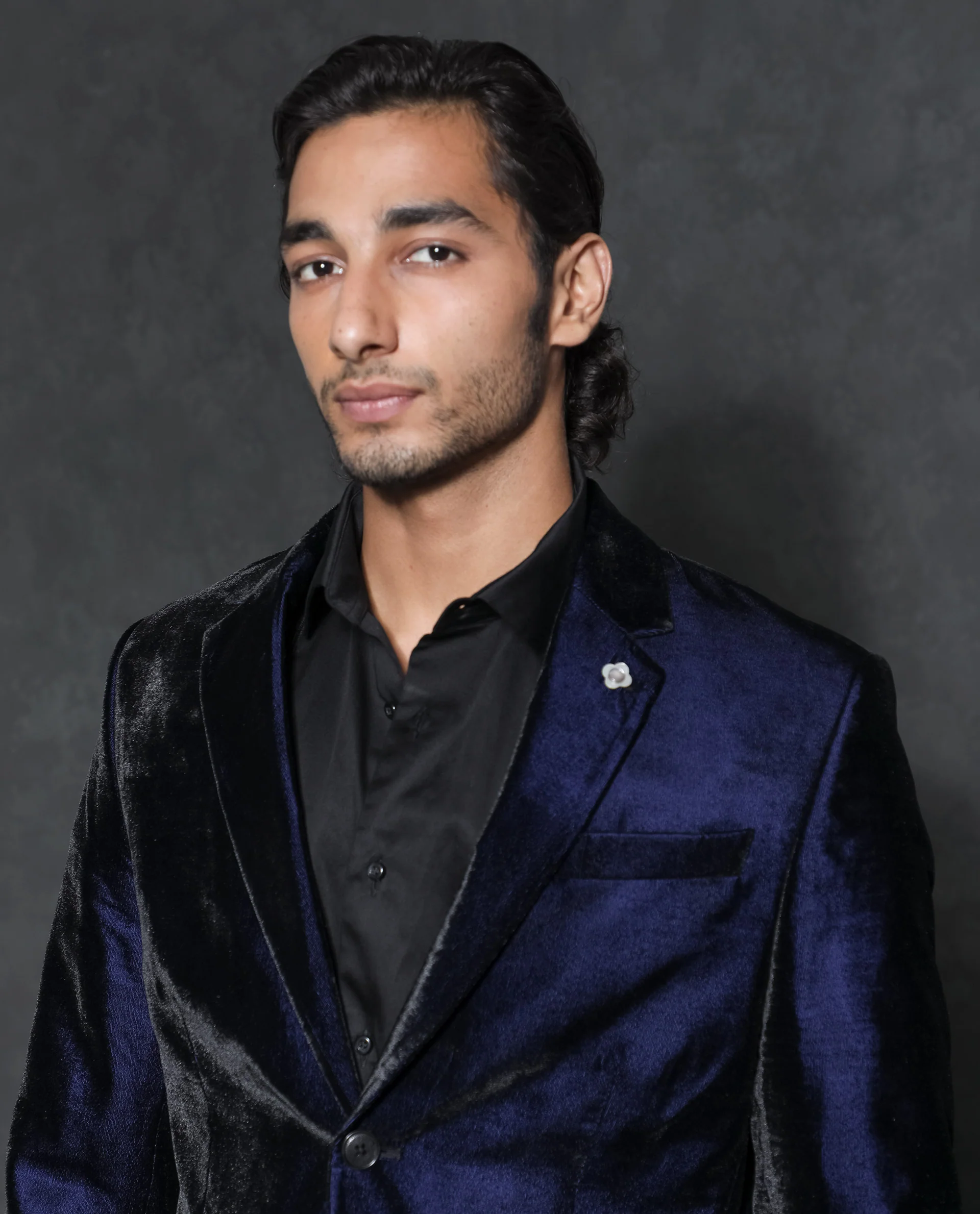 Rare Rabbit Men's Velter Dark Blue Velvet Plain Tailored Fit Full Sleeve Lapel Neck Blazer - Image 9