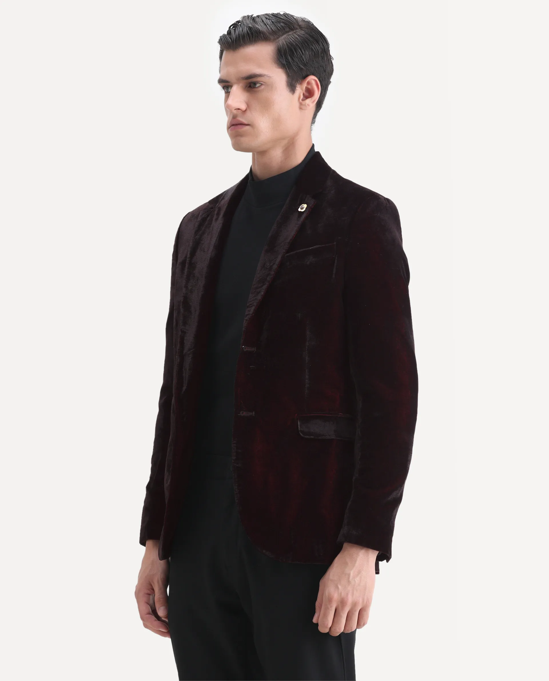 Rare Rabbit Men's Velter Dark Maroon Velvet Plain Tailored Fit Full Sleeve Lapel Neck Blazer - Image 4