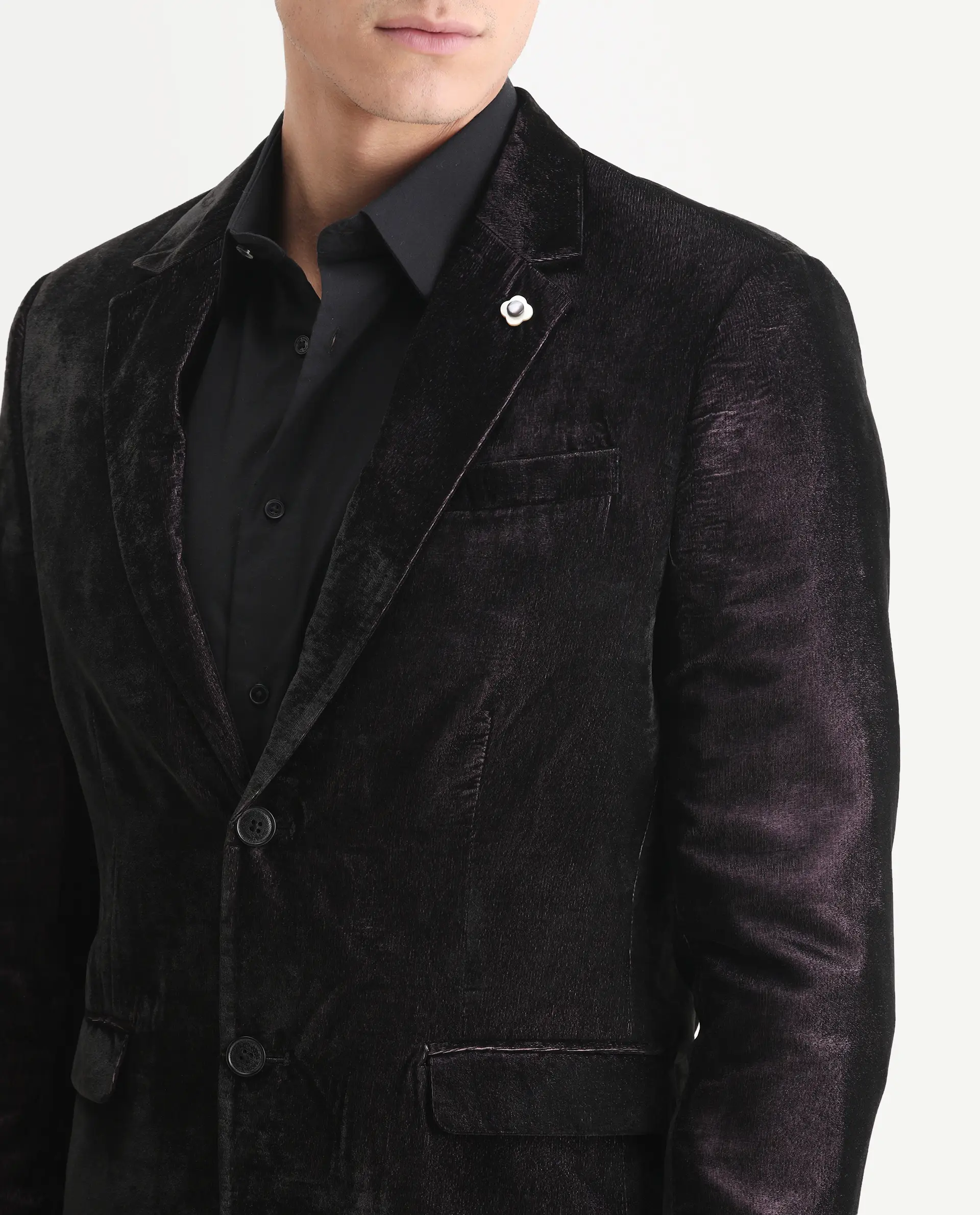 Rare Rabbit Men's Velter Light Purple Velvet Plain Tailored Fit Full Sleeve Lapel Neck Blazer - Image 3