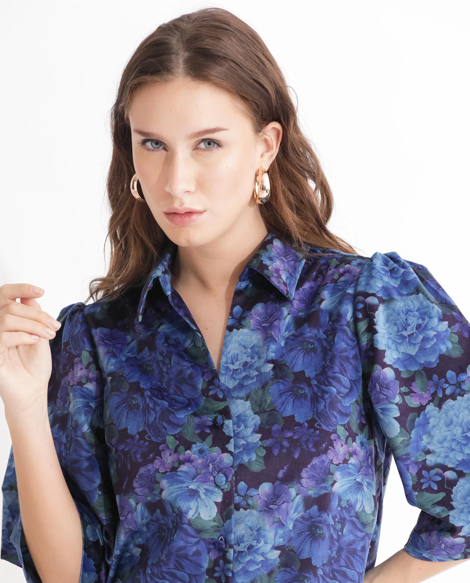 Rareism Women's Velto Black Velvet Spread Collar Floral Print Boxy Fit Top - Image 9