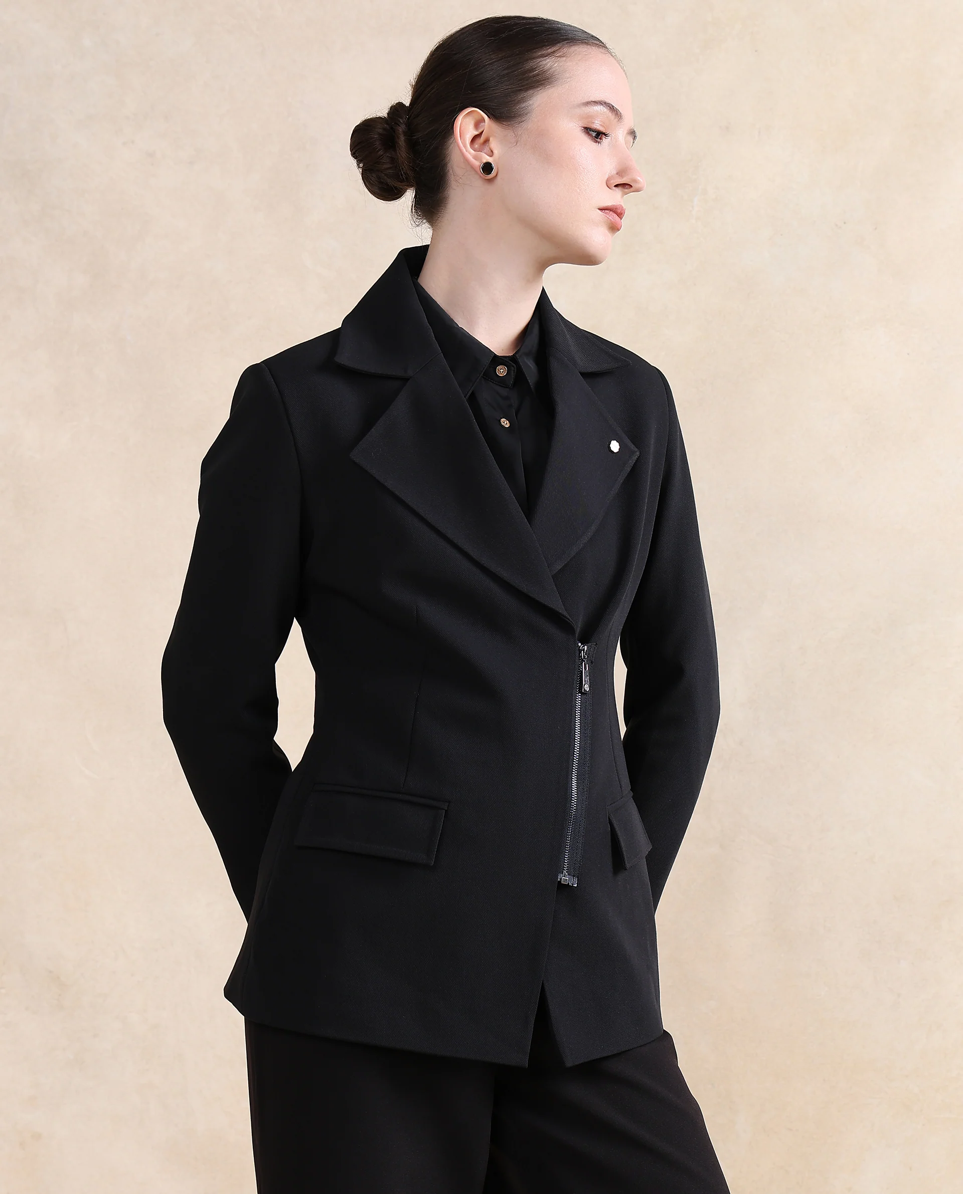 Rareism Women's Versto Black Lapel Neck Plain Regular Fit Jacket - Image 4