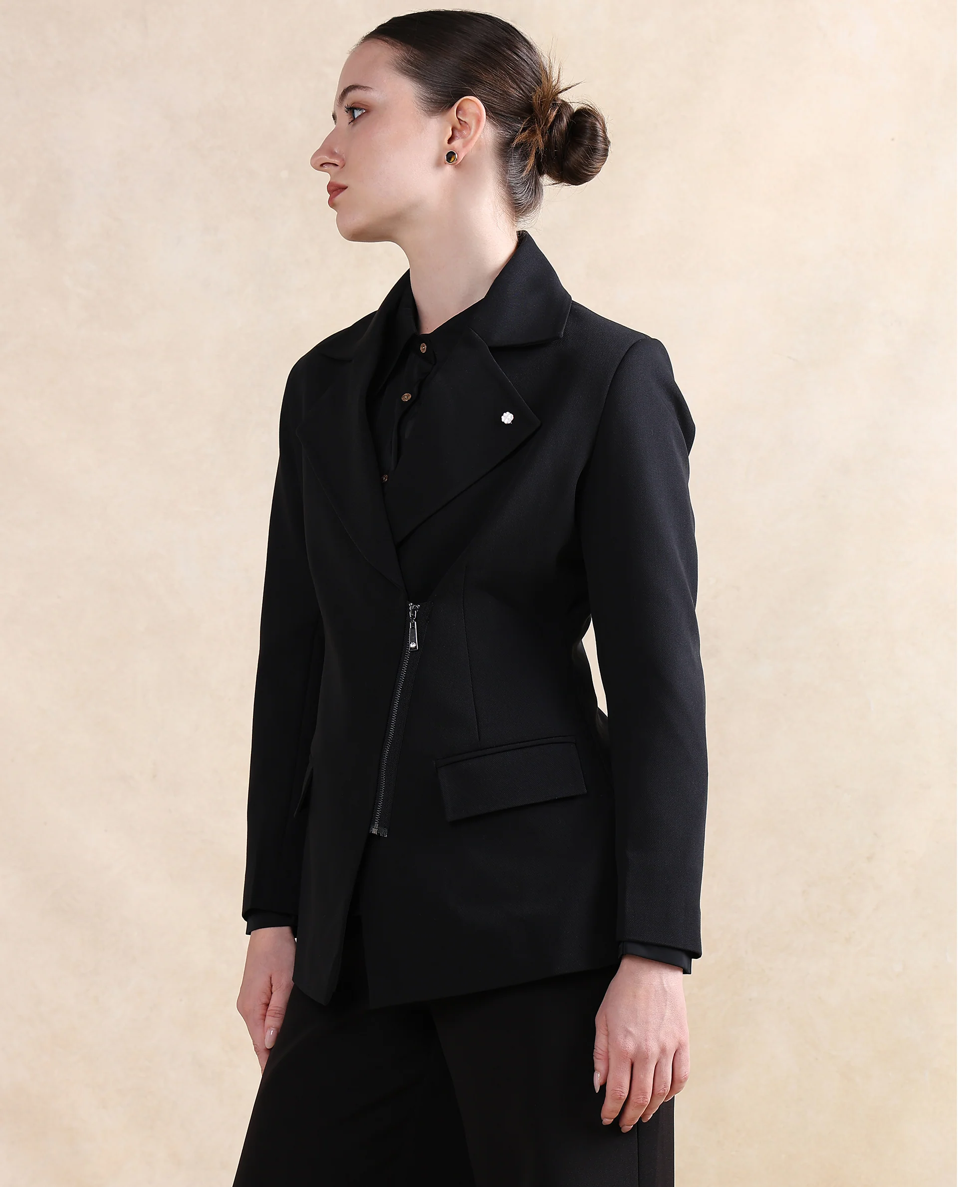 Rareism Women's Versto Black Lapel Neck Plain Regular Fit Jacket - Image 7