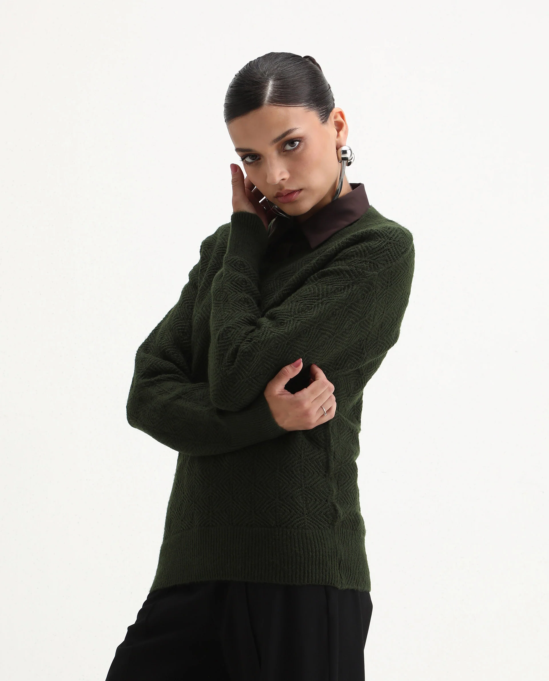 Rareism Women's Vihi Dark Olive Acrylic Blend V-Neck Plain Relaxed Fit Sweater - Image 6