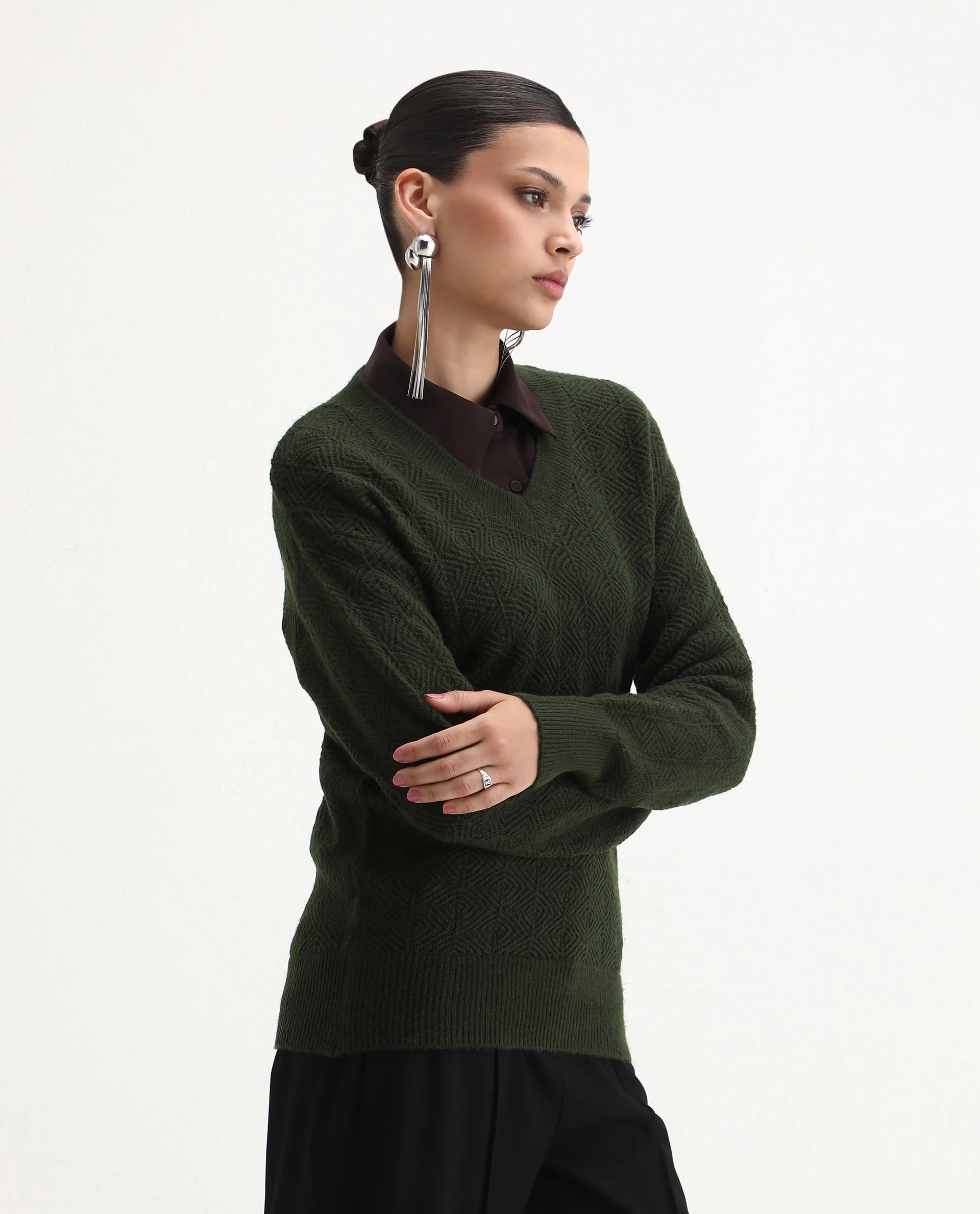 Rareism Women's Vihi Dark Olive Acrylic Blend V-Neck Plain Relaxed Fit Sweater - Image 7