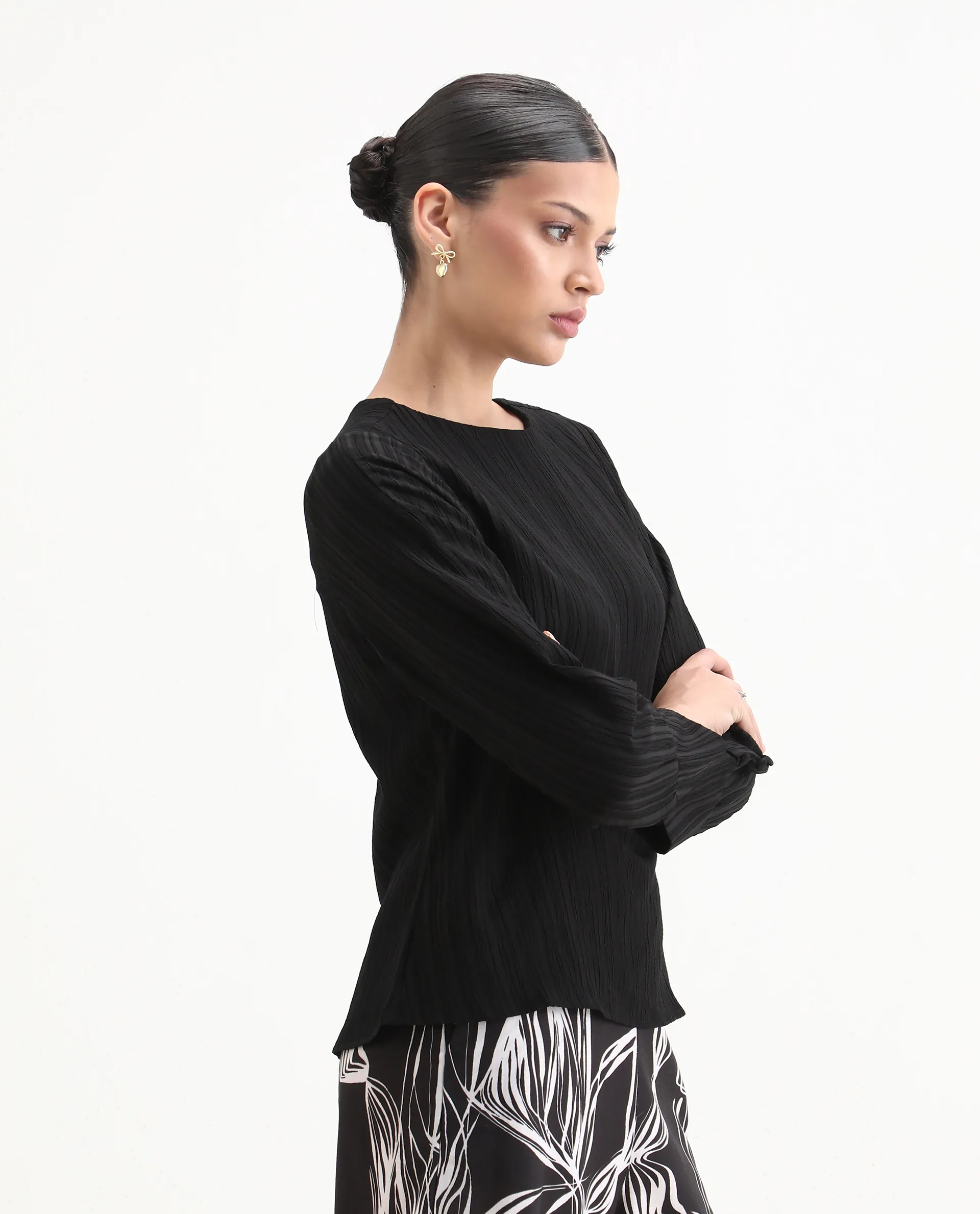 Rareism Women's Vinipo Black Polyester Blend Boat Neck Plain Cuffed Sleeve Regular Fit Top - Image 5