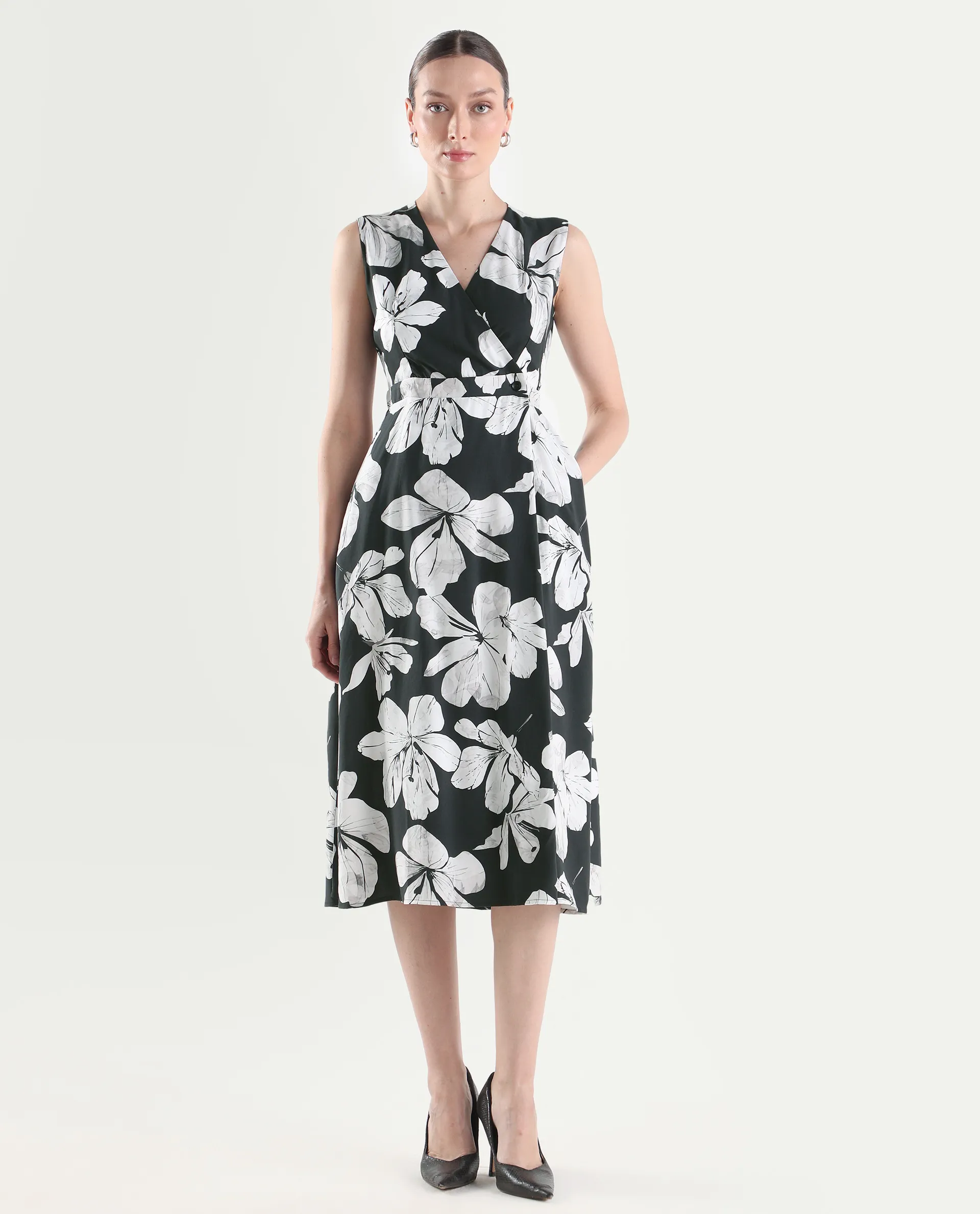 Rareism Women's Vlbee Black Viscose Sleeveless A-Line Floral Print Dress - Image 2