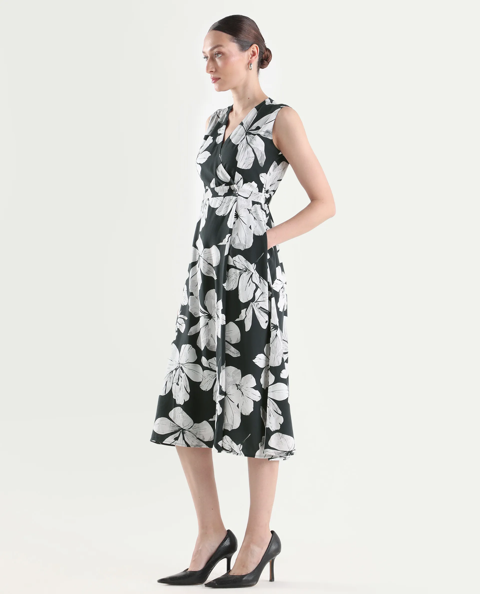 Rareism Women's Vlbee Black Viscose Sleeveless A-Line Floral Print Dress - Image 5