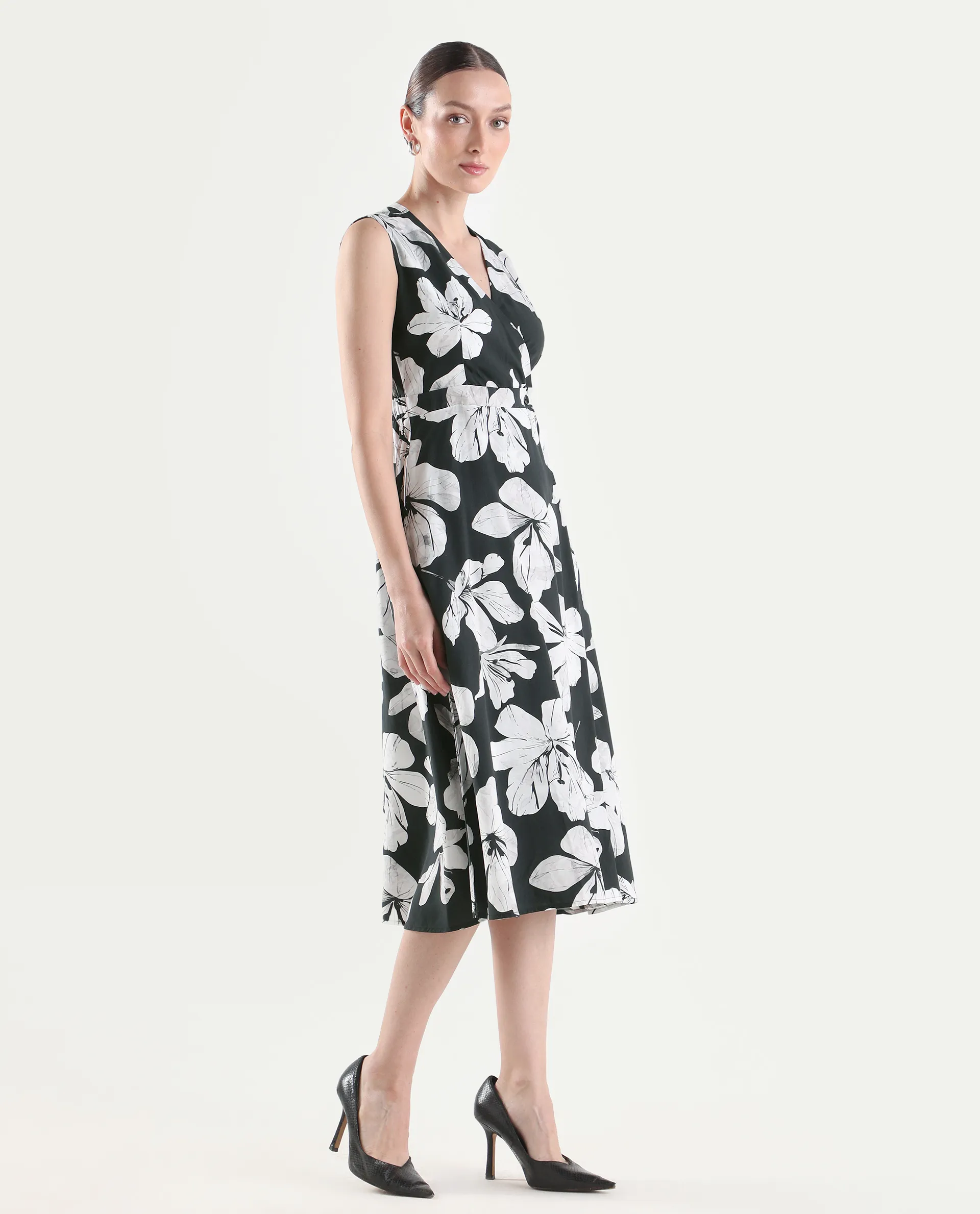 Rareism Women's Vlbee Black Viscose Sleeveless A-Line Floral Print Dress - Image 6