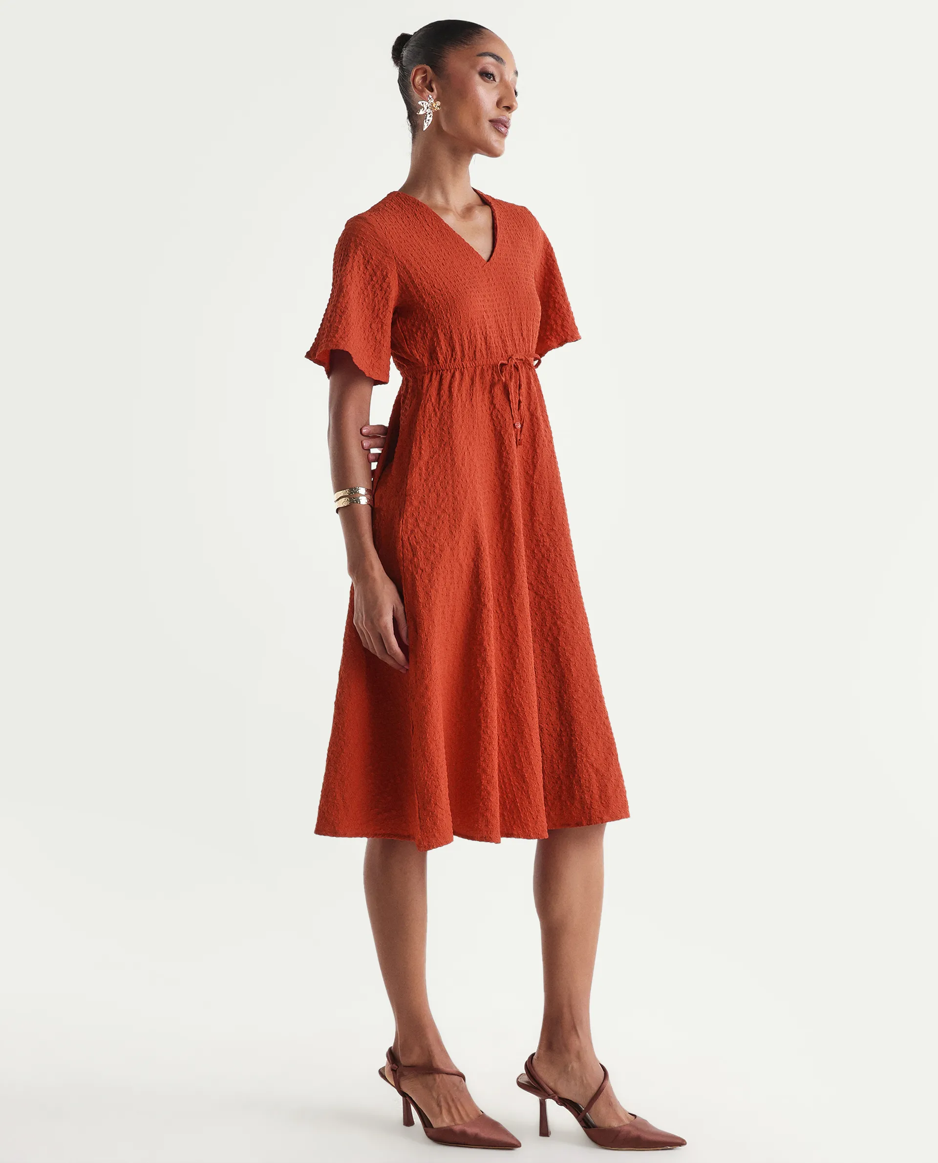 Rareism Women's Vondien Rust Polyester Half Sleeve V-Neck Flared Dress - Image 5