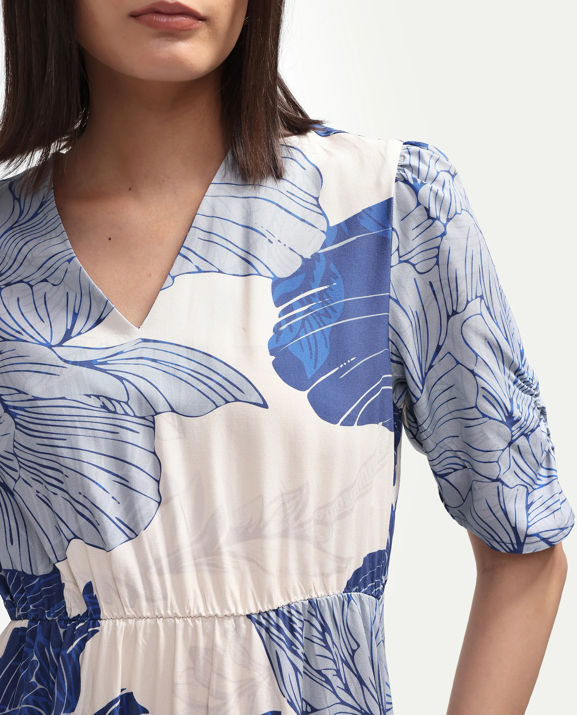 Rareism Women's Vuxon Blue Viscose V-Neck Fit And Flare Floral Print Dress - Image 4