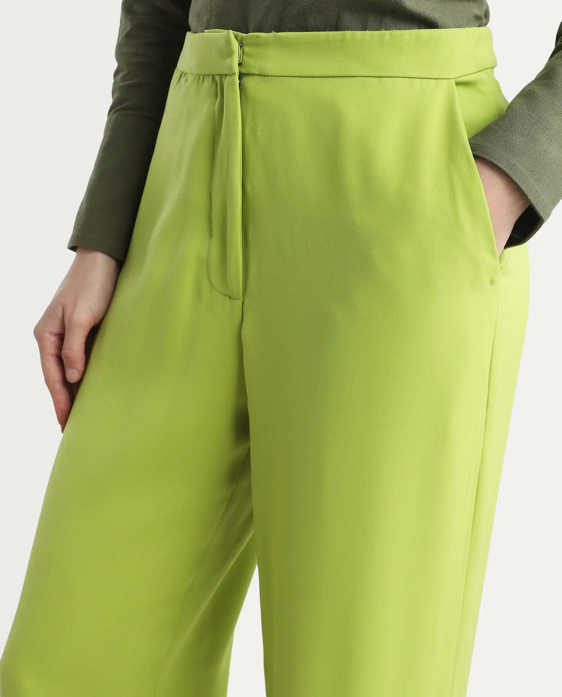 Rareism Women's Waif Green Polyester Blend Plain Ankle Length Straight Fit Trouser - Image 4