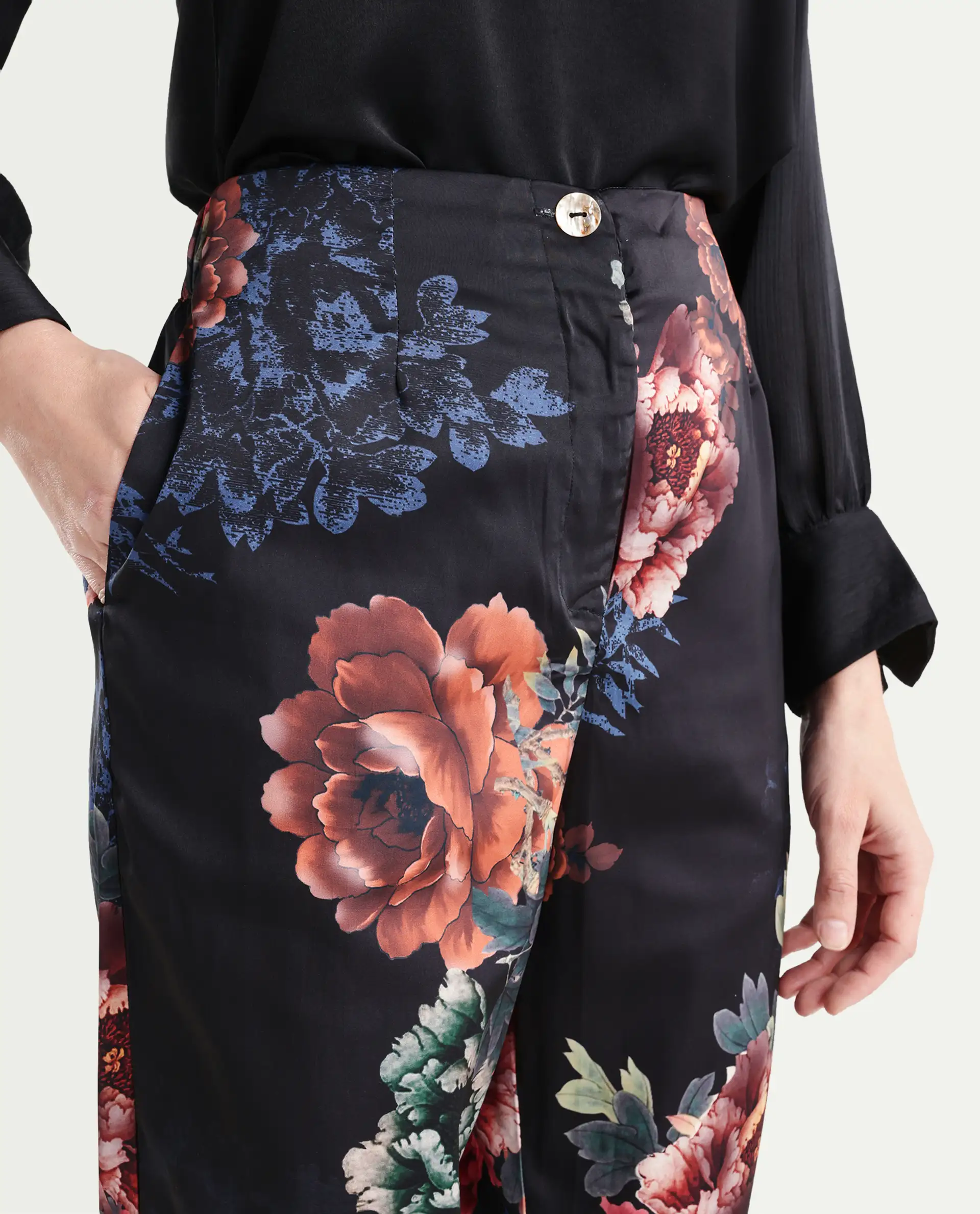Rareism Women's Wingadium Black Modal Floral Print Ankle Length Regular Fit Trouser - Image 4