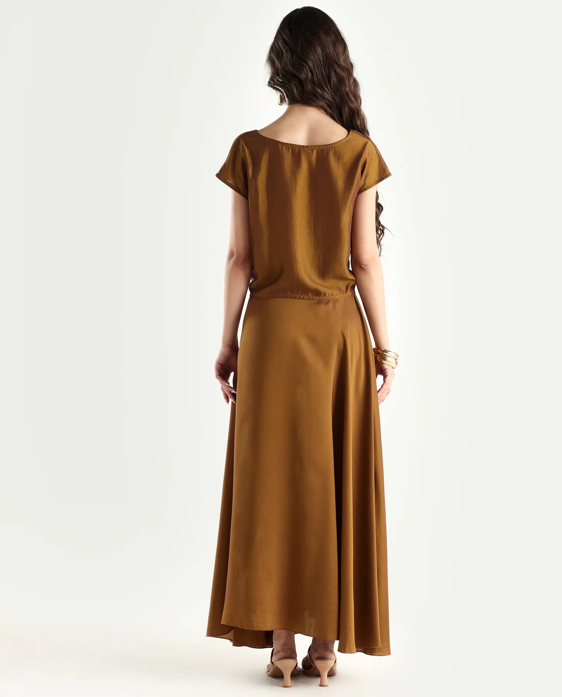 Rareism Women's Yesmar Metallic Gold Polyester Plain Maxi Flared Skirt - Image 7