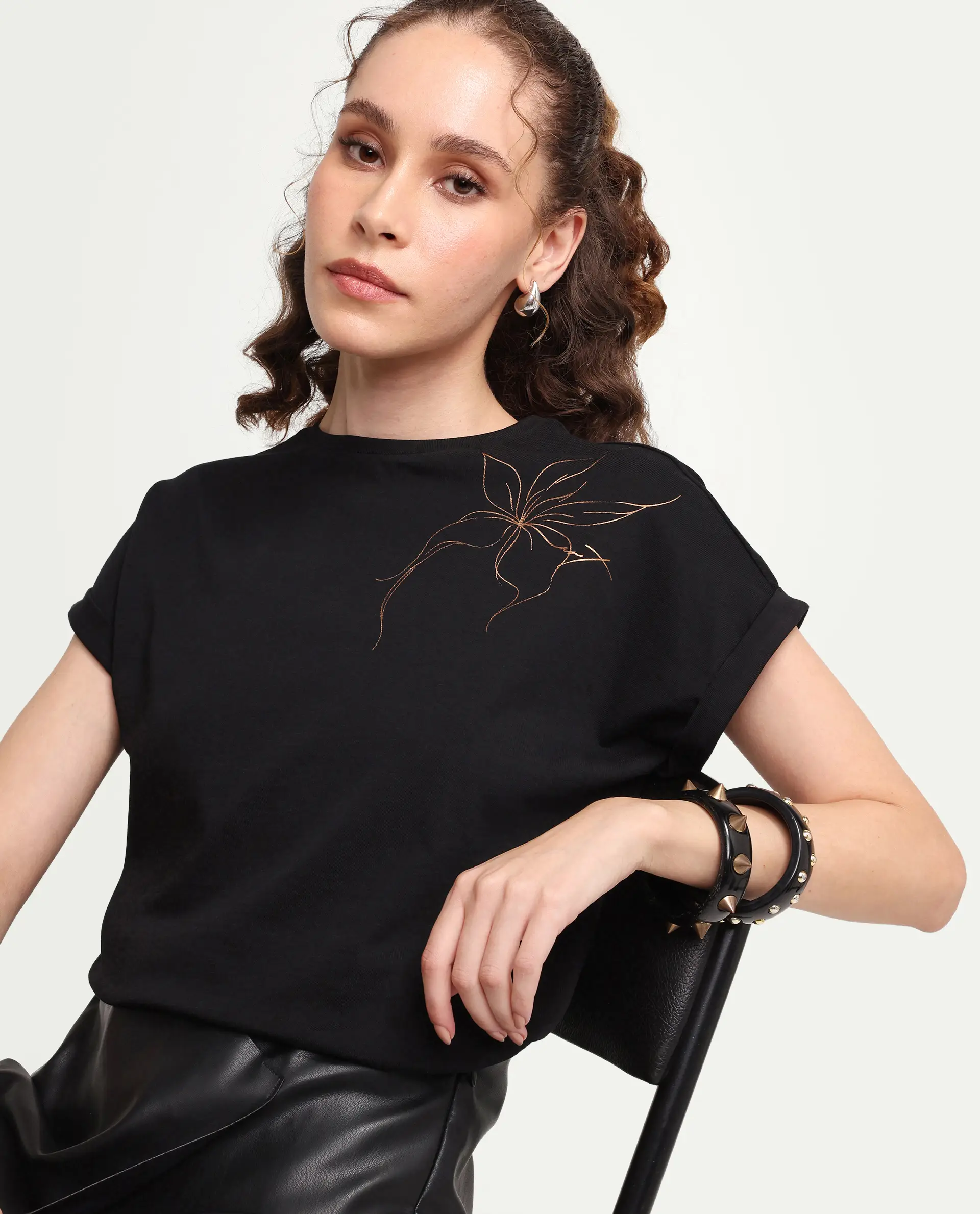 Rareism Women's Zarth Black Cotton Crew Neck Pull-On Relaxed Floral Print T-Shirt