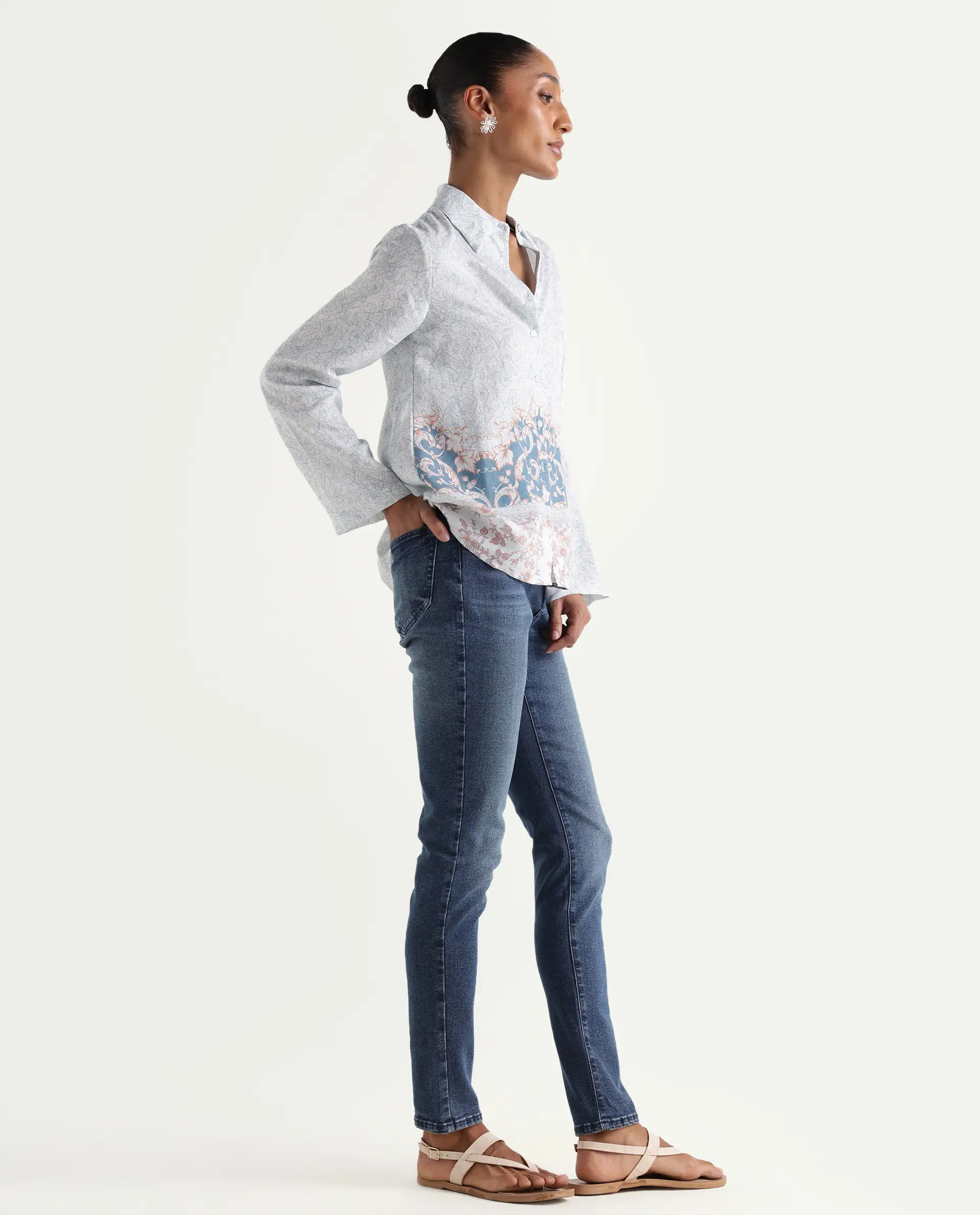 Rareism Women's Zing Blue Cotton Blend Plain Ankle Length Sleek Skinny Fit Jeans - Image 4