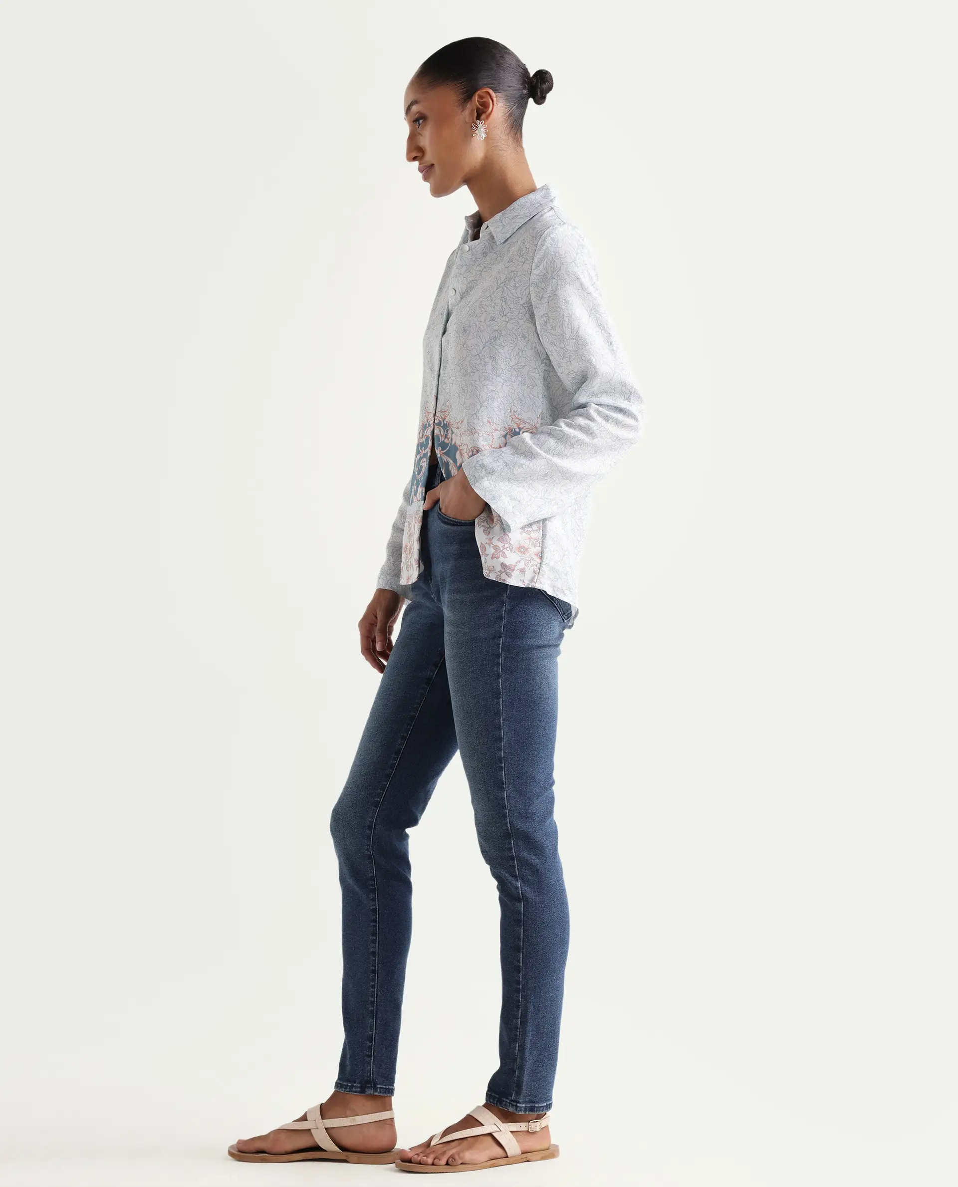 Rareism Women's Zing Blue Cotton Blend Plain Ankle Length Sleek Skinny Fit Jeans - Image 5