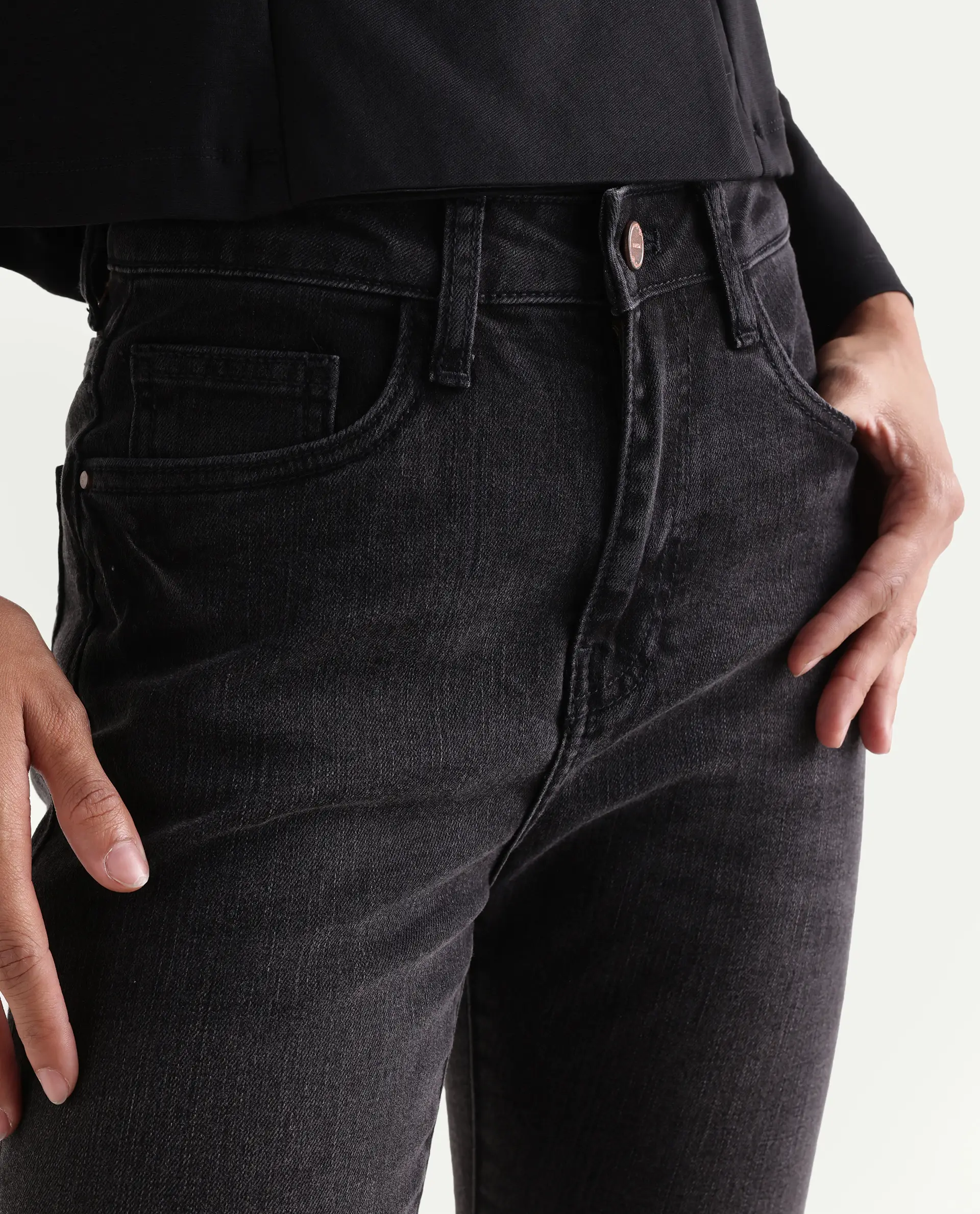 Rareism Women's Zingy Black Cotton Blend Plain Ankle Length Sleek Skinny Fit Jeans - Image 3