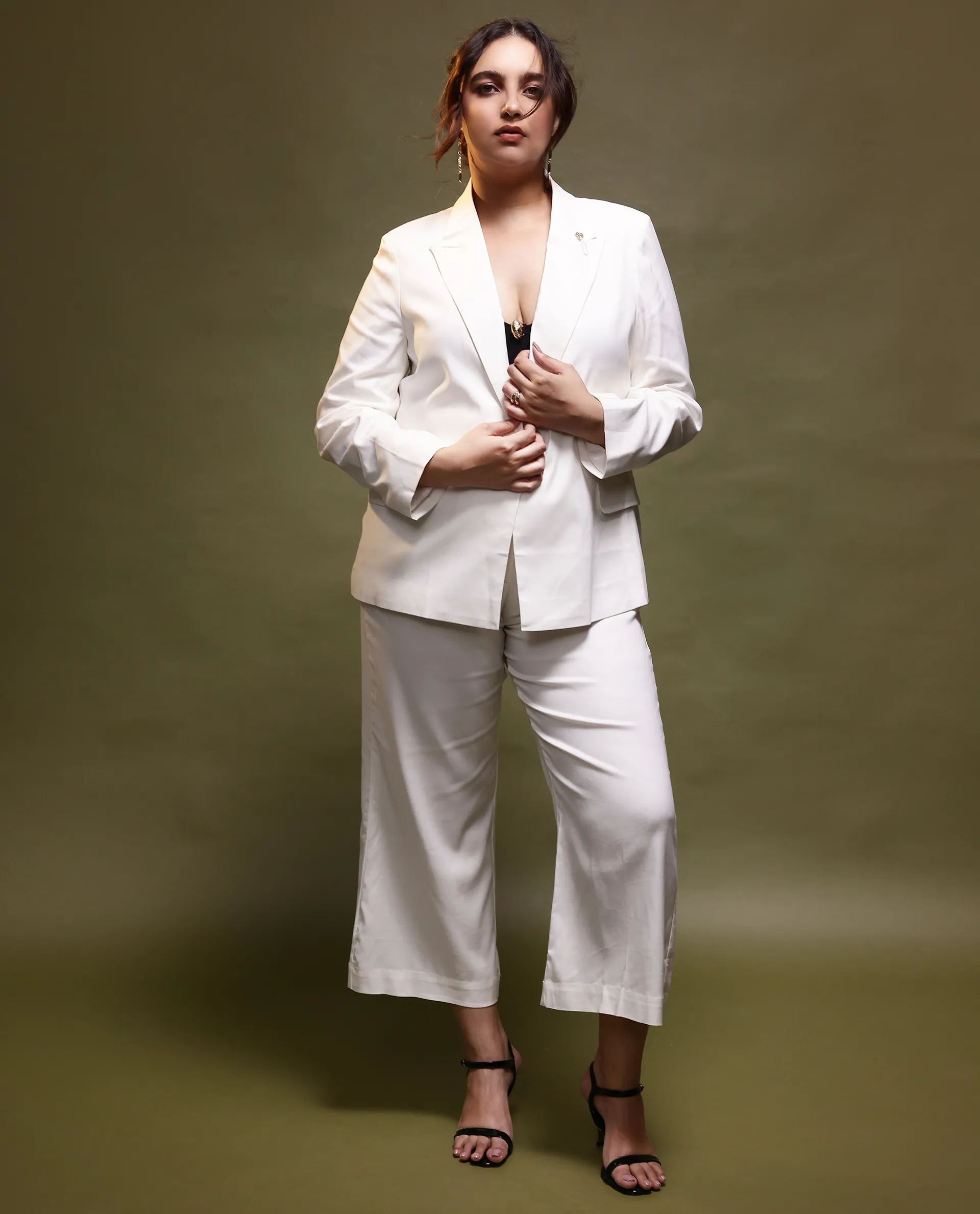 Rareism Women's Ziva Offwhite Polyester Lapel Neck Plain Tailored Blazer - Image 10