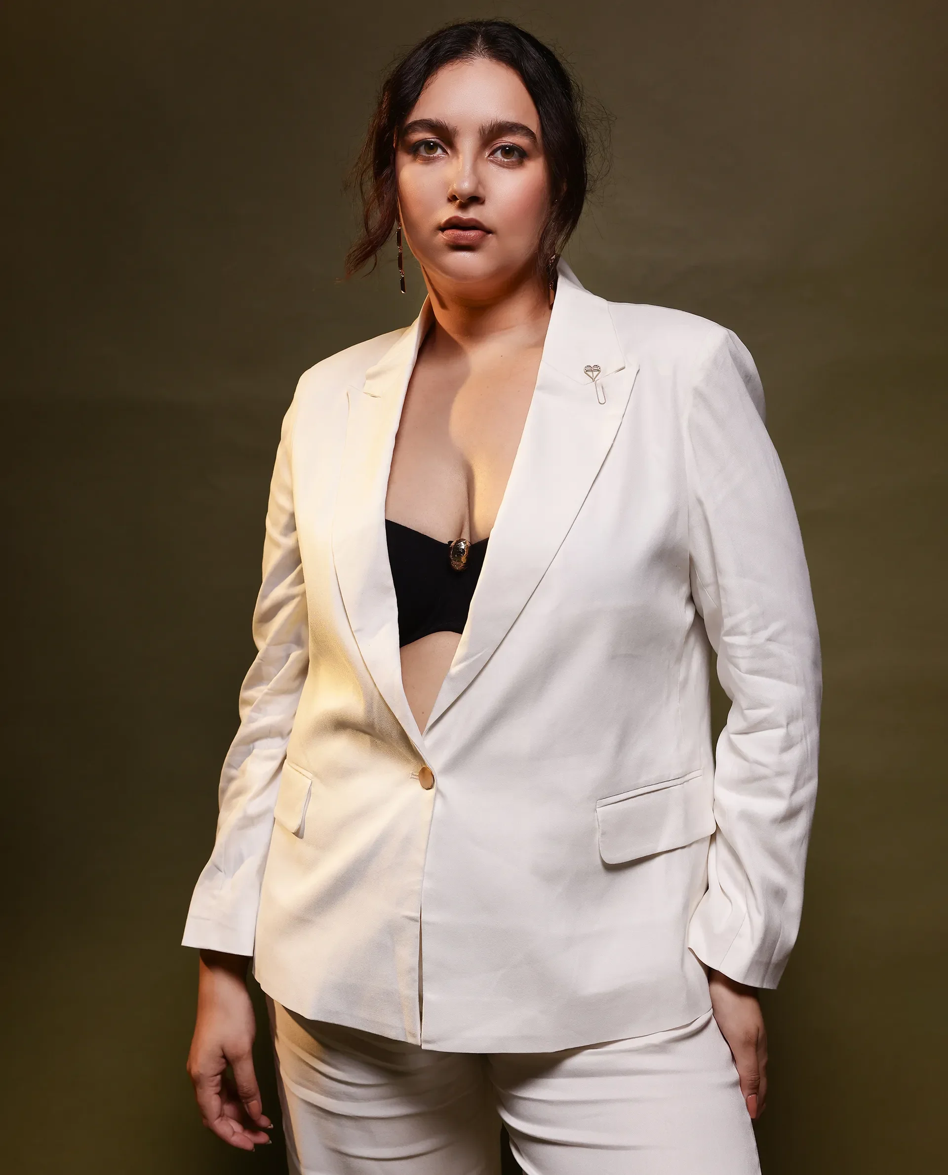 Rareism Women's Ziva Offwhite Polyester Lapel Neck Plain Tailored Blazer - Image 6