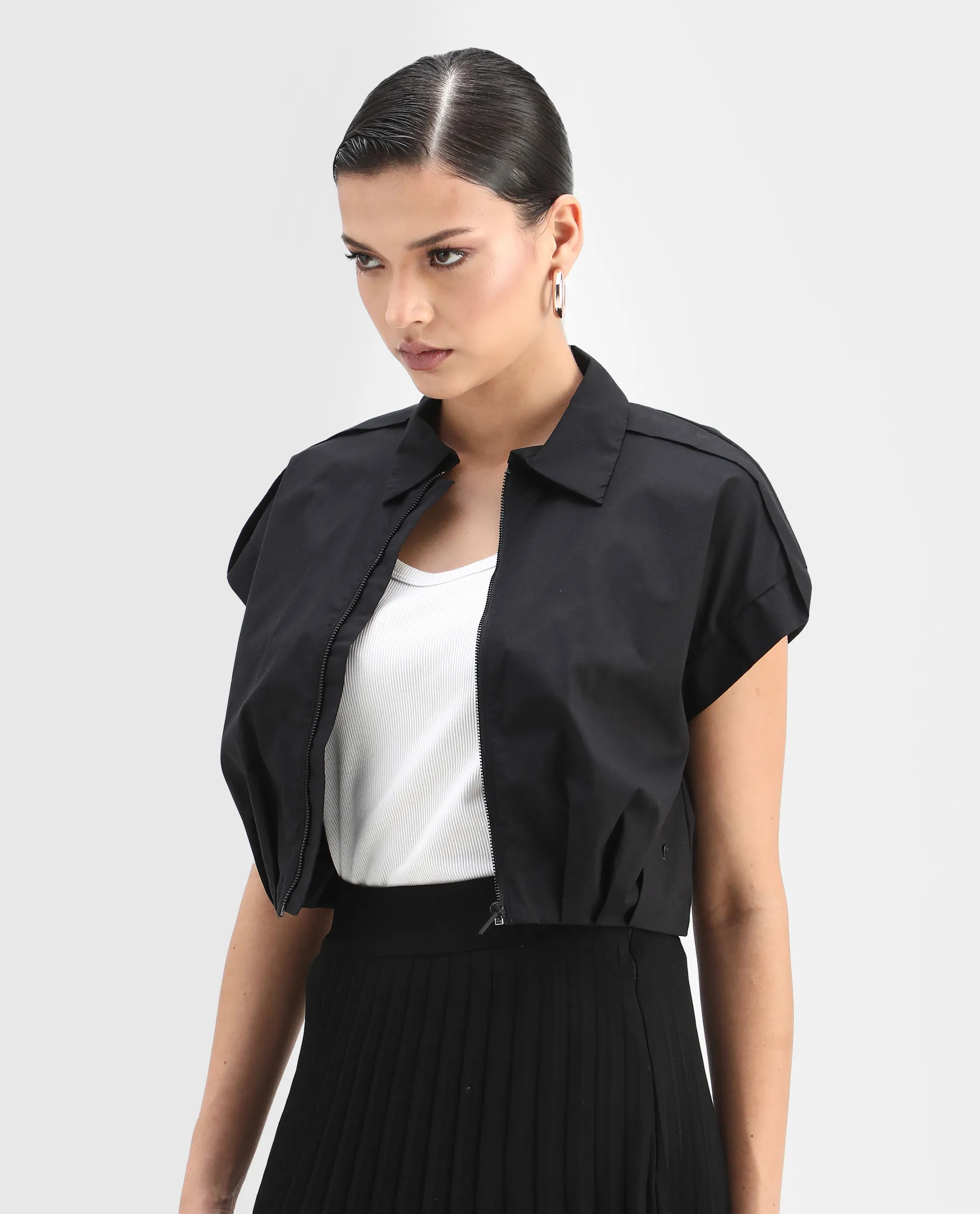 Rareism Women's Zuckery Black Cotton Blend Drop Collar Plain Extended Sleeves Crop Regular Fit Top - Image 4