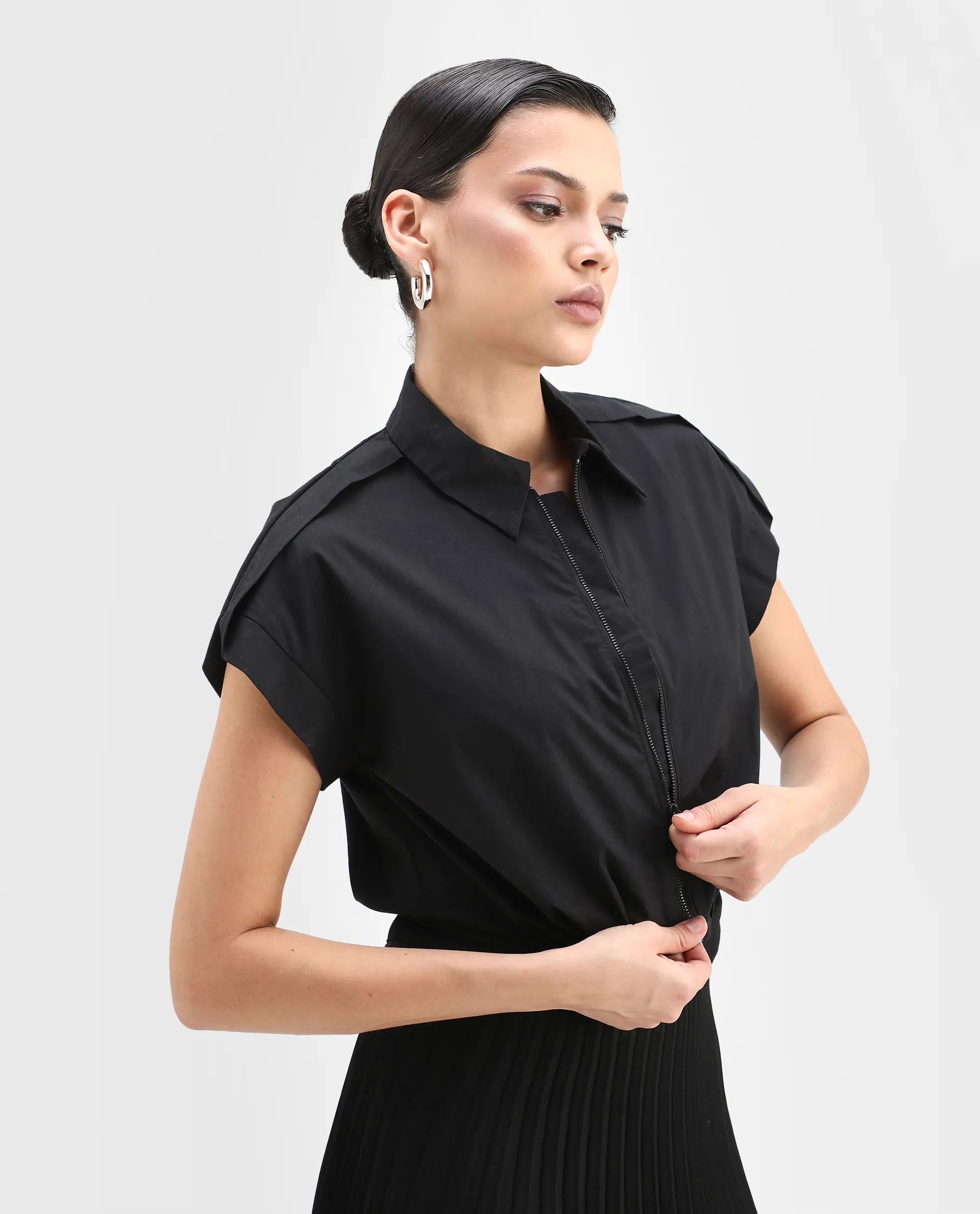 Rareism Women's Zuckery Black Cotton Blend Drop Collar Plain Extended Sleeves Crop Regular Fit Top - Image 5