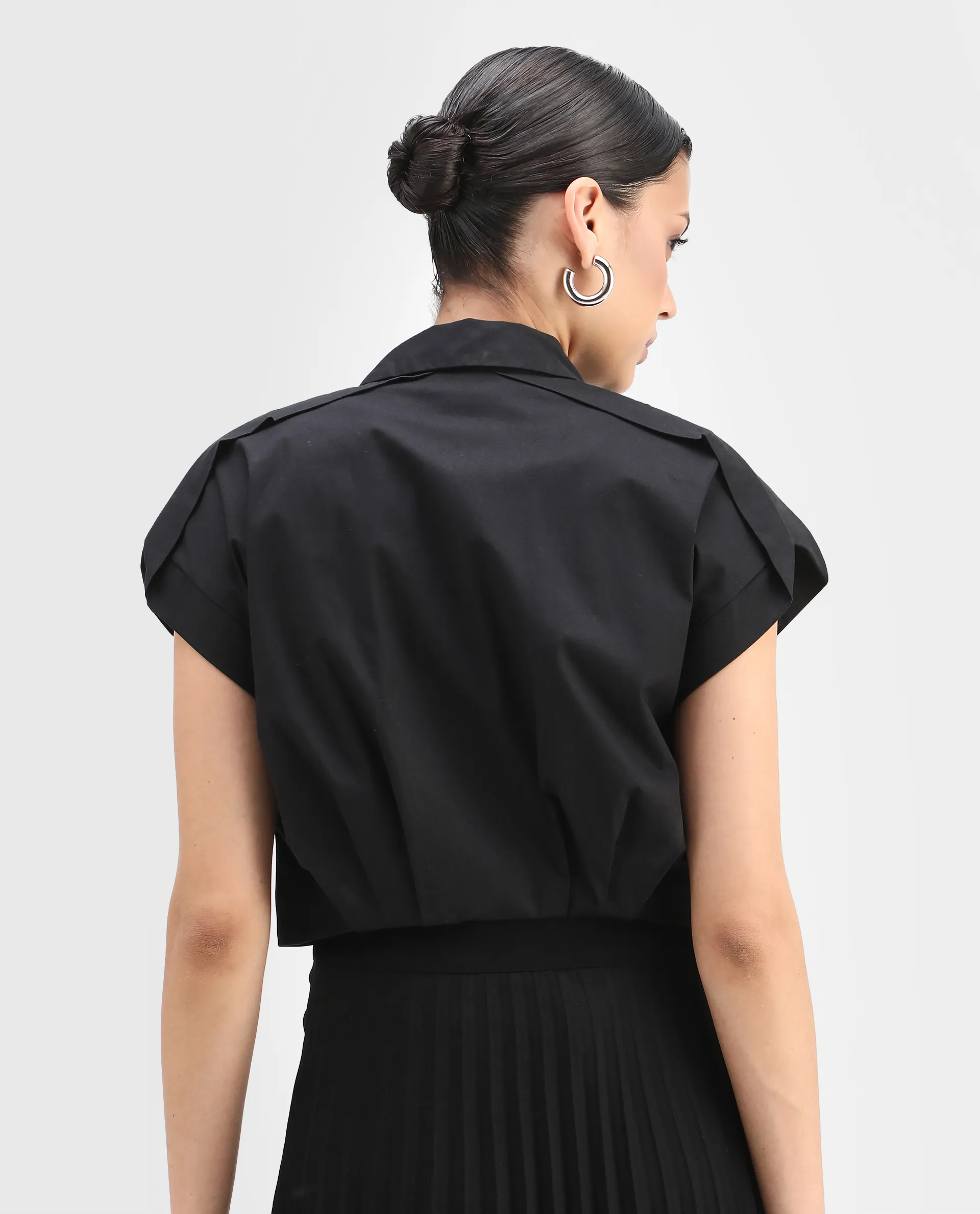 Rareism Women's Zuckery Black Cotton Blend Drop Collar Plain Extended Sleeves Crop Regular Fit Top - Image 6